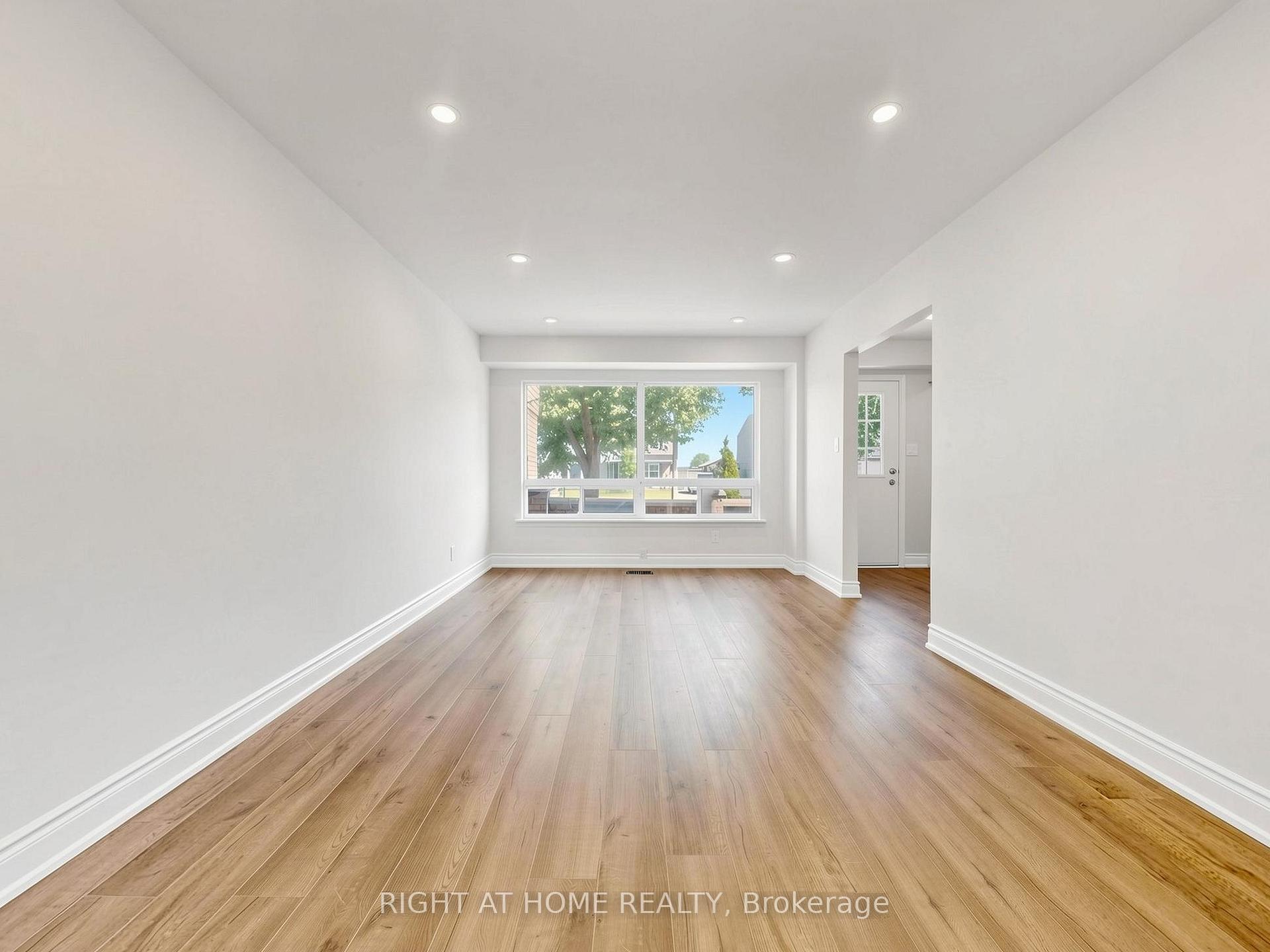 Photo 5 of 1332 Fenelon Crescent, Oshawa, Lakeview — HOMEH