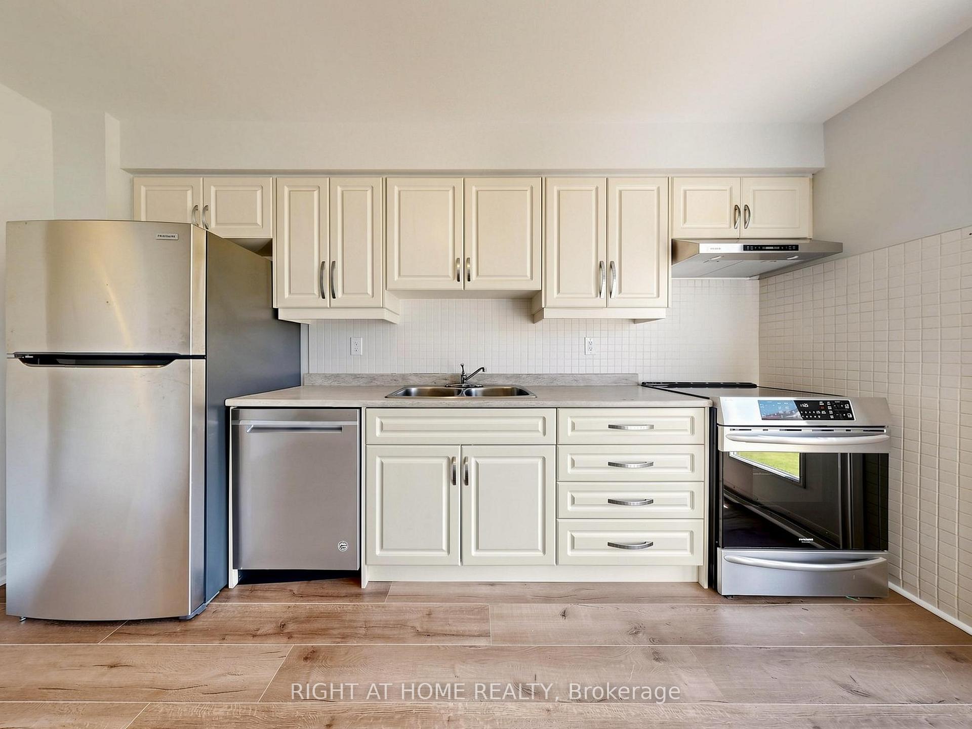 Photo 8 of 1332 Fenelon Crescent, Oshawa, Lakeview — HOMEH
