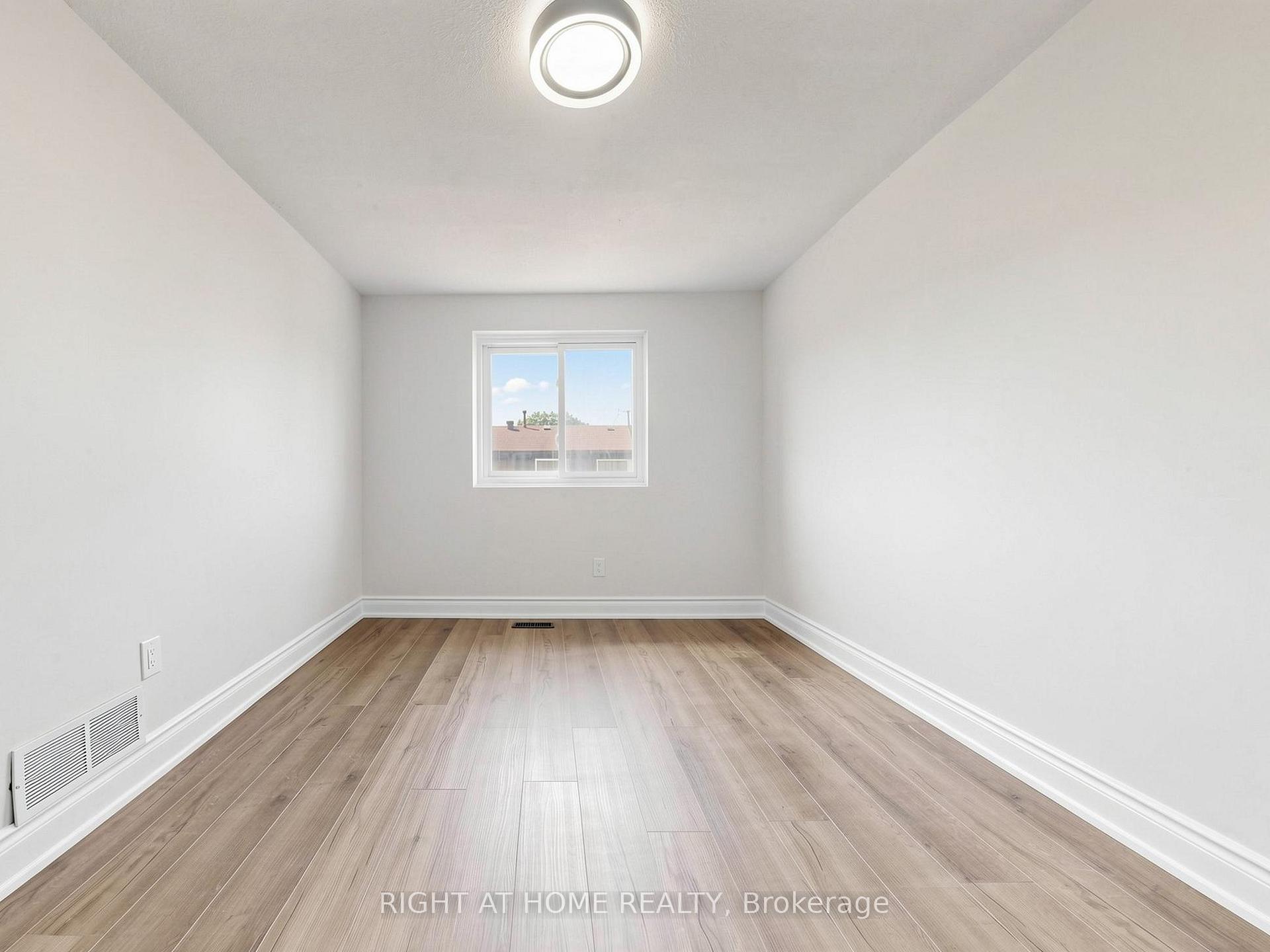 Photo 14 of 1332 Fenelon Crescent, Oshawa, Lakeview — HOMEH