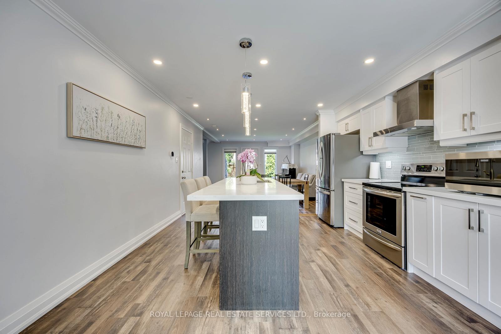 Photo 7 of Unit 15, 2189 Postmaster Drive, Oakville, Westmount — HOMEH