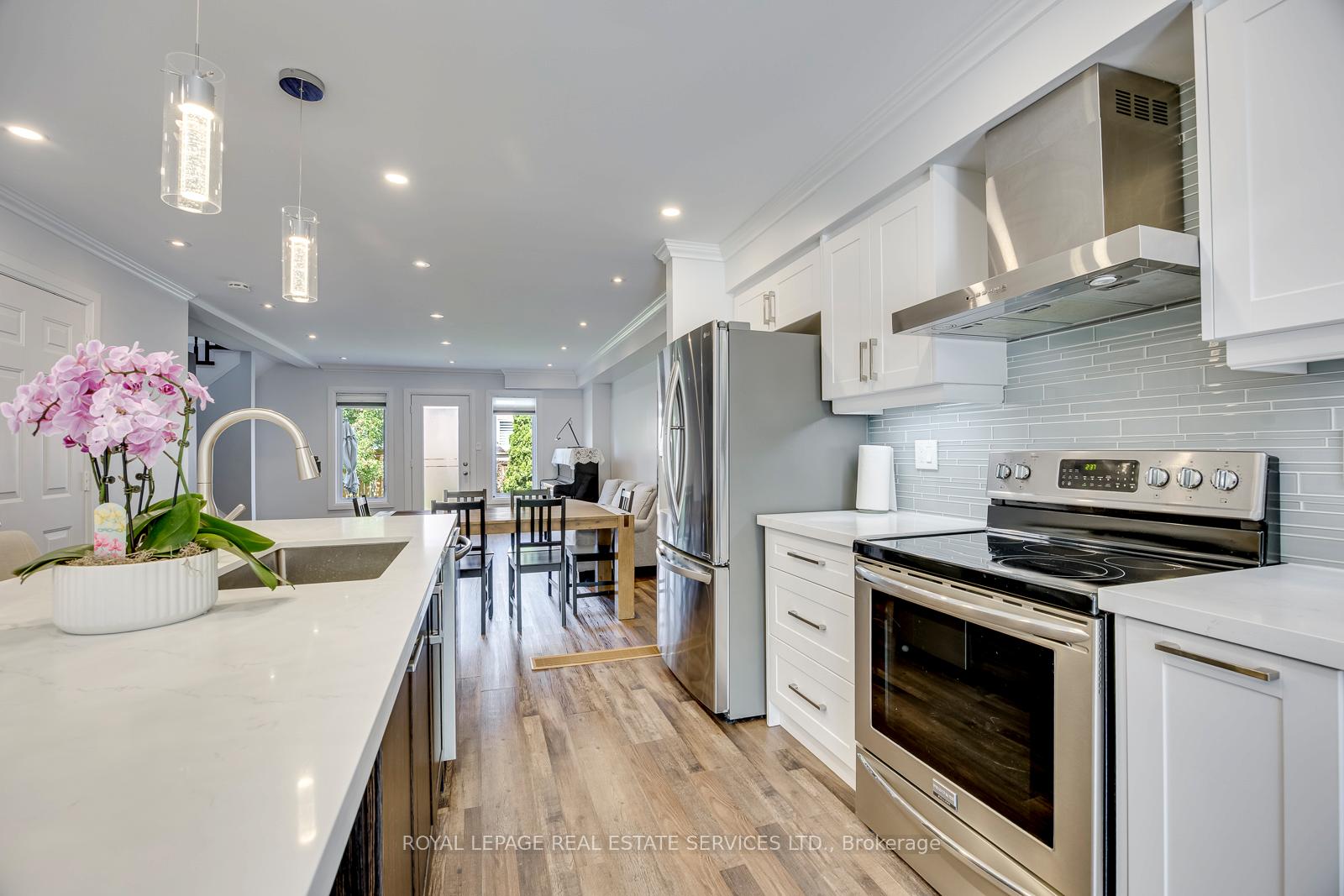 Photo 8 of Unit 15, 2189 Postmaster Drive, Oakville, Westmount — HOMEH