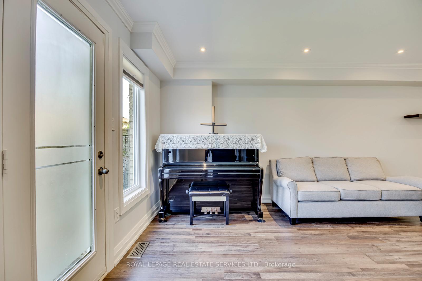 Photo 21 of Unit 15, 2189 Postmaster Drive, Oakville, Westmount — HOMEH