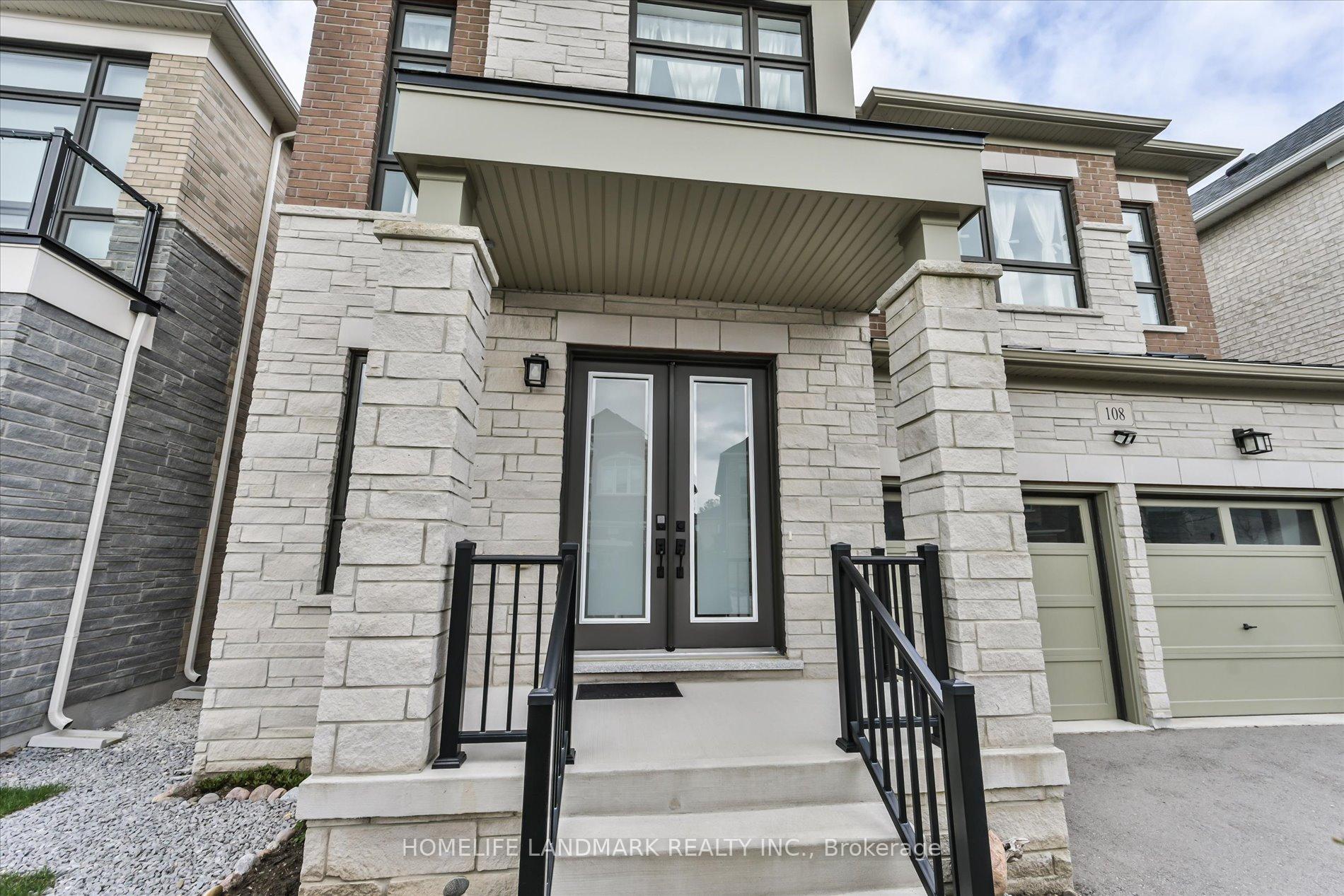 Photo 2 of 108 Pine Hill Crescent E, Aurora, Aurora Estates — HOMEH