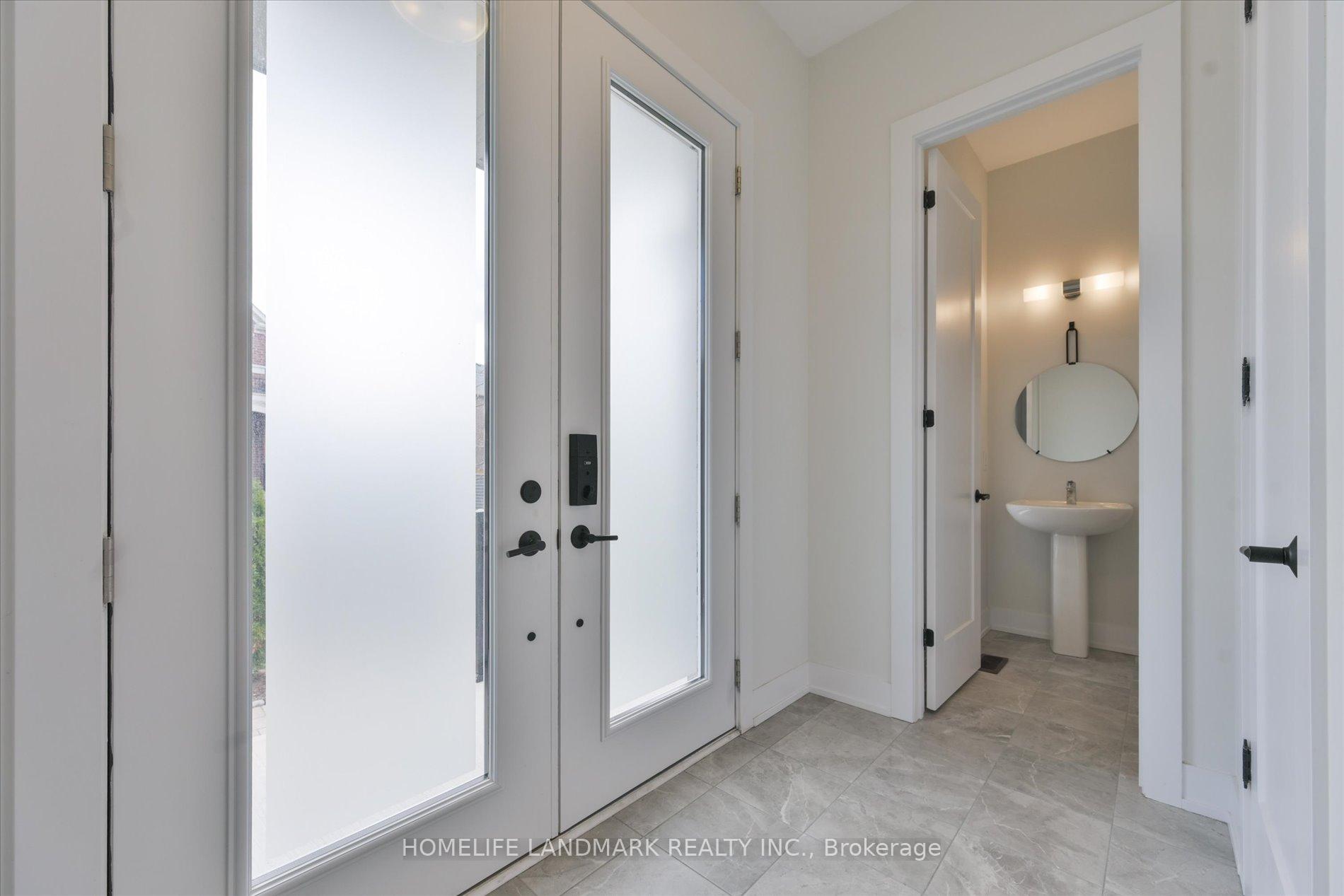 Photo 3 of 108 Pine Hill Crescent E, Aurora, Aurora Estates — HOMEH
