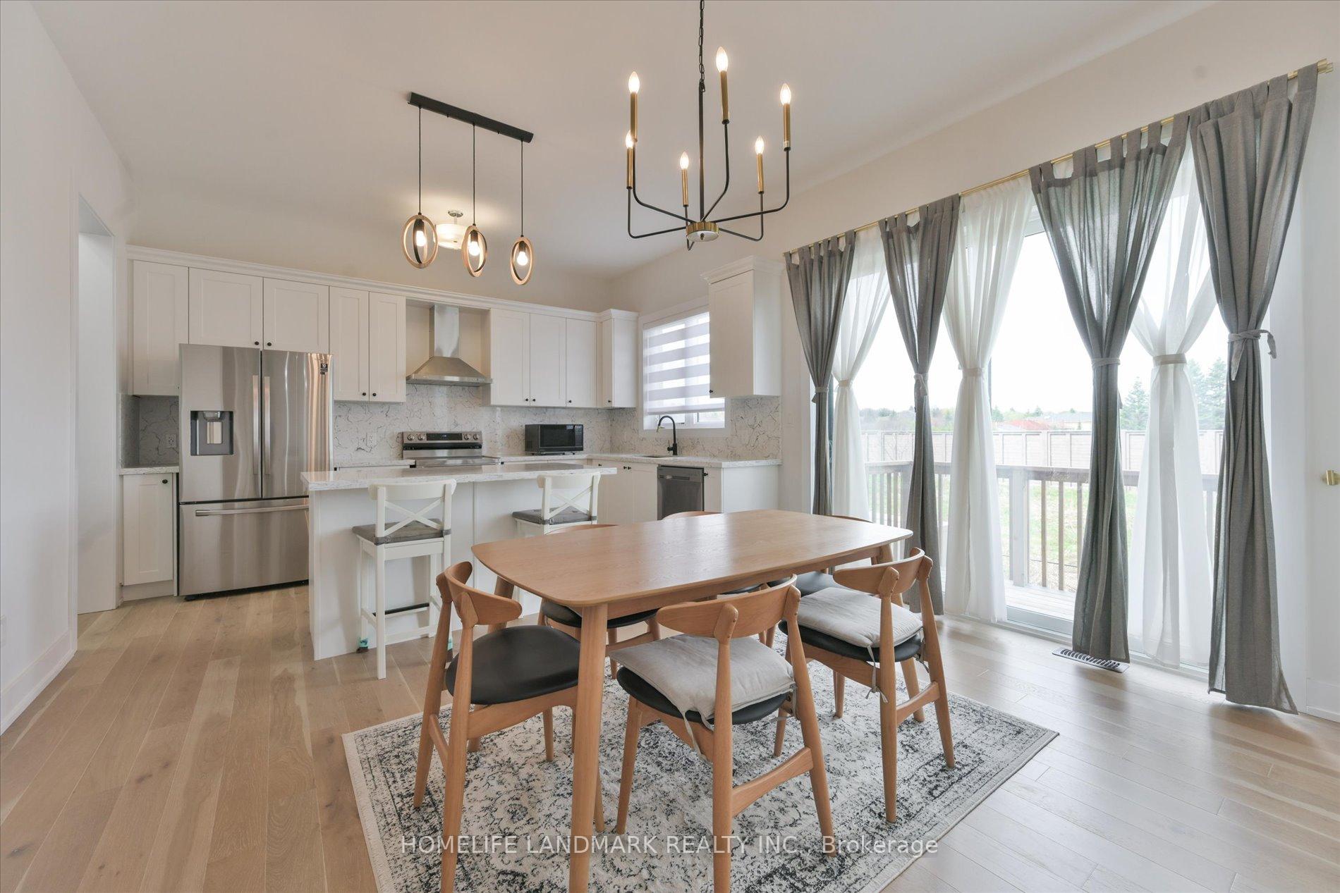 Photo 6 of 108 Pine Hill Crescent E, Aurora, Aurora Estates — HOMEH