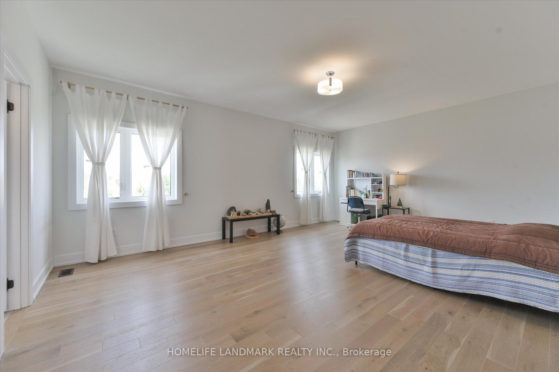 Photo 16 of 108 Pine Hill Crescent E, Aurora, Aurora Estates — HOMEH