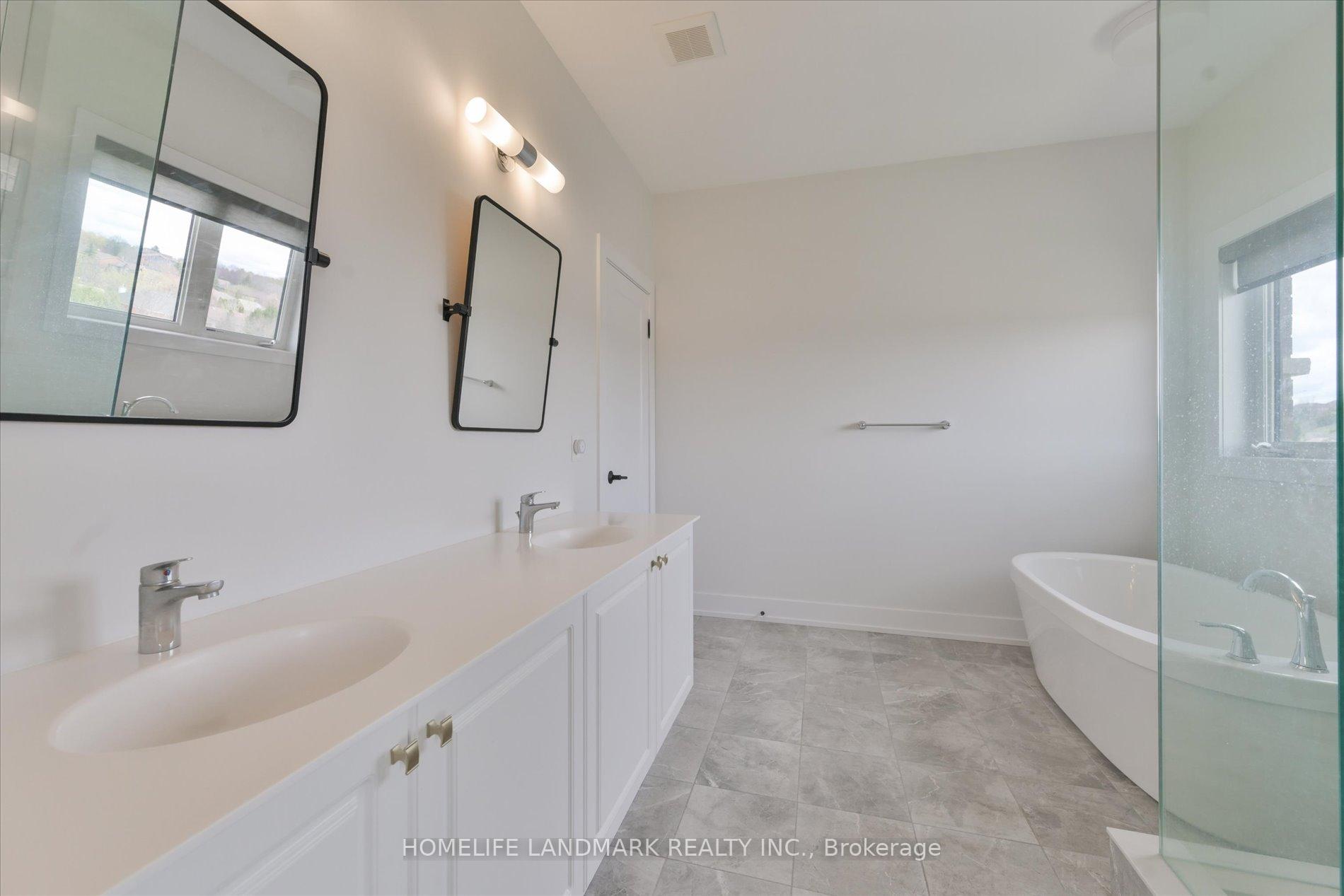 Photo 17 of 108 Pine Hill Crescent E, Aurora, Aurora Estates — HOMEH