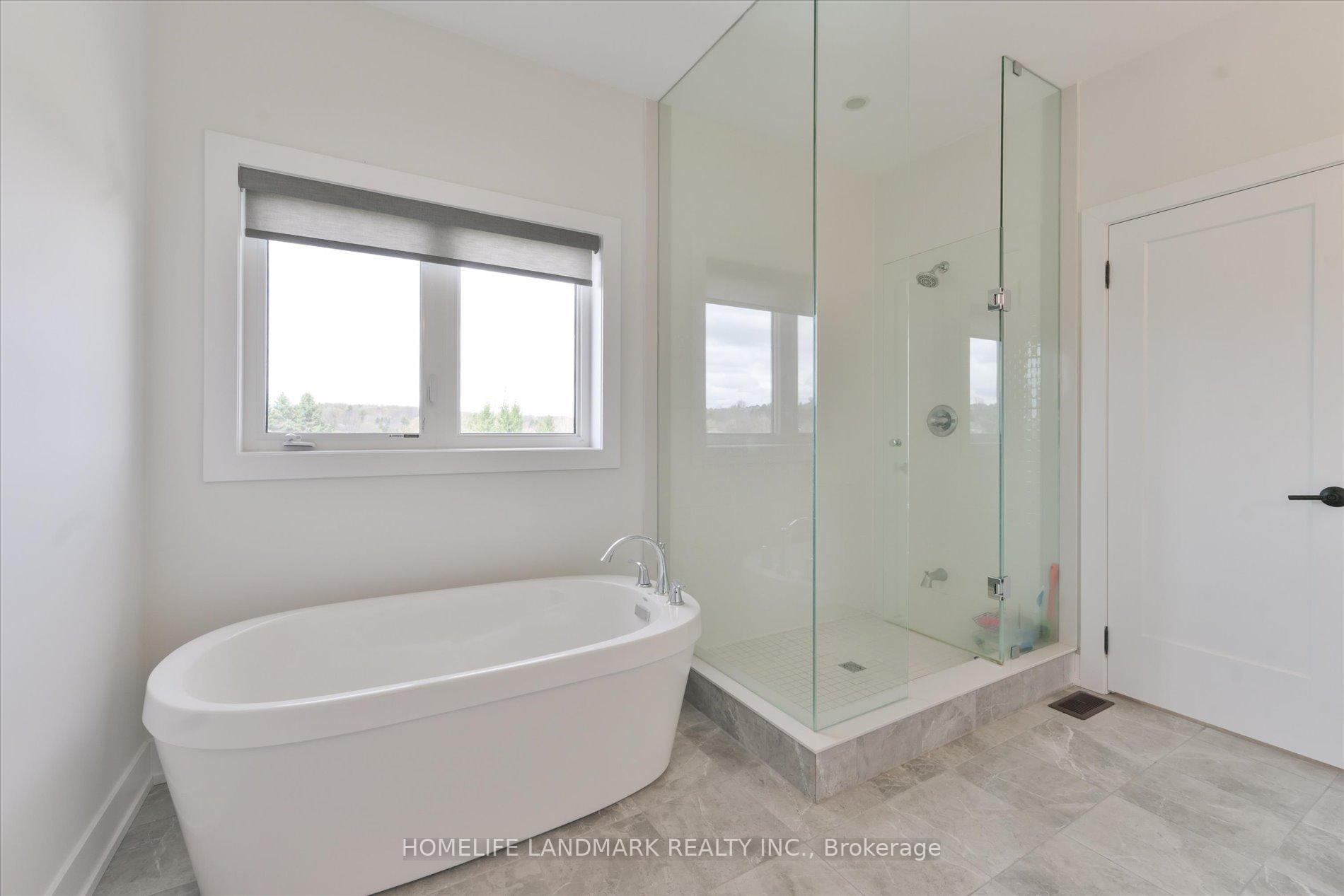 Photo 18 of 108 Pine Hill Crescent E, Aurora, Aurora Estates — HOMEH