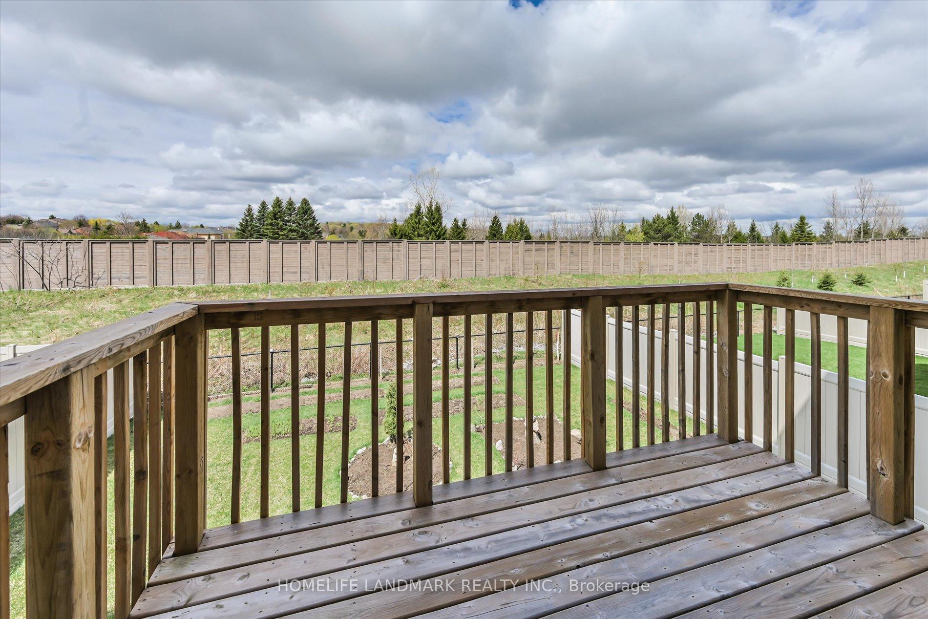 Photo 23 of 108 Pine Hill Crescent E, Aurora, Aurora Estates — HOMEH