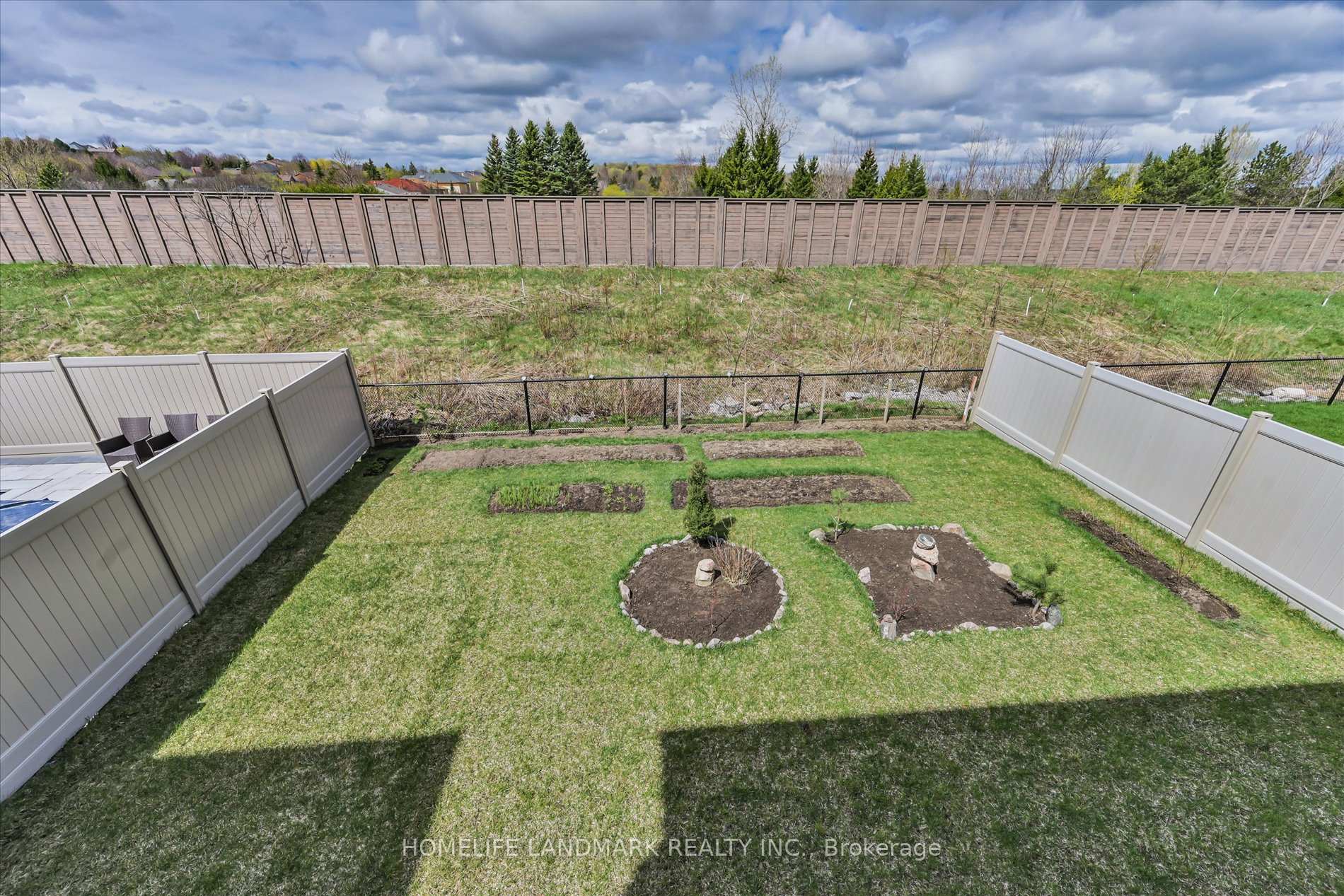 Photo 24 of 108 Pine Hill Crescent E, Aurora, Aurora Estates — HOMEH