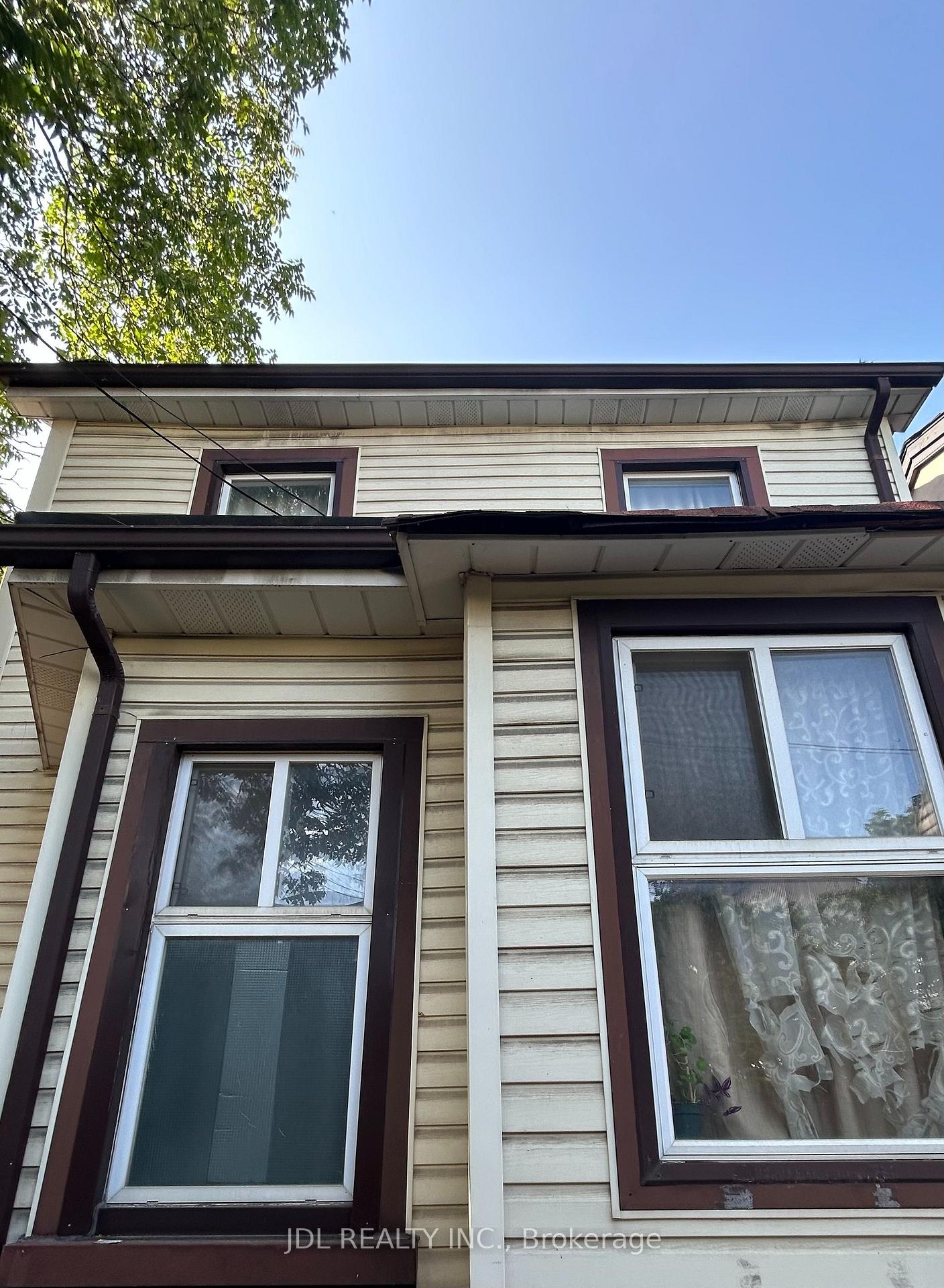 Photo 6 of Unit Suite A , Main Floor, 4 Fitzroy Terr, Toronto, Kensington-Chinatown — HOMEH