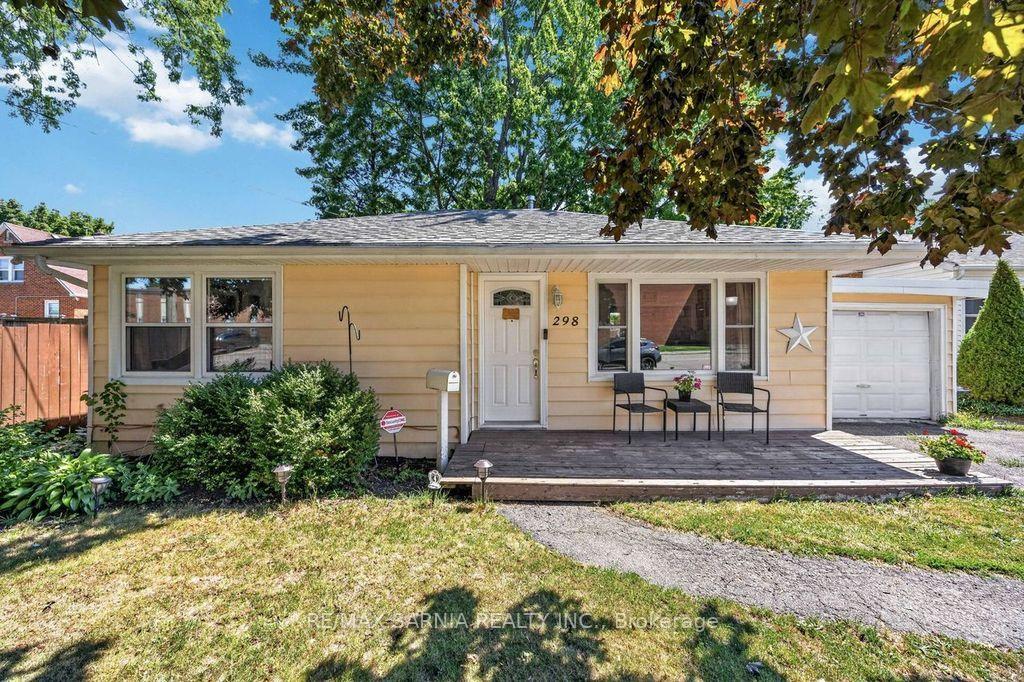 Photo 1 of 298 Lorne Avenue, Chatham-Kent, Wallaceburg — HOMEH