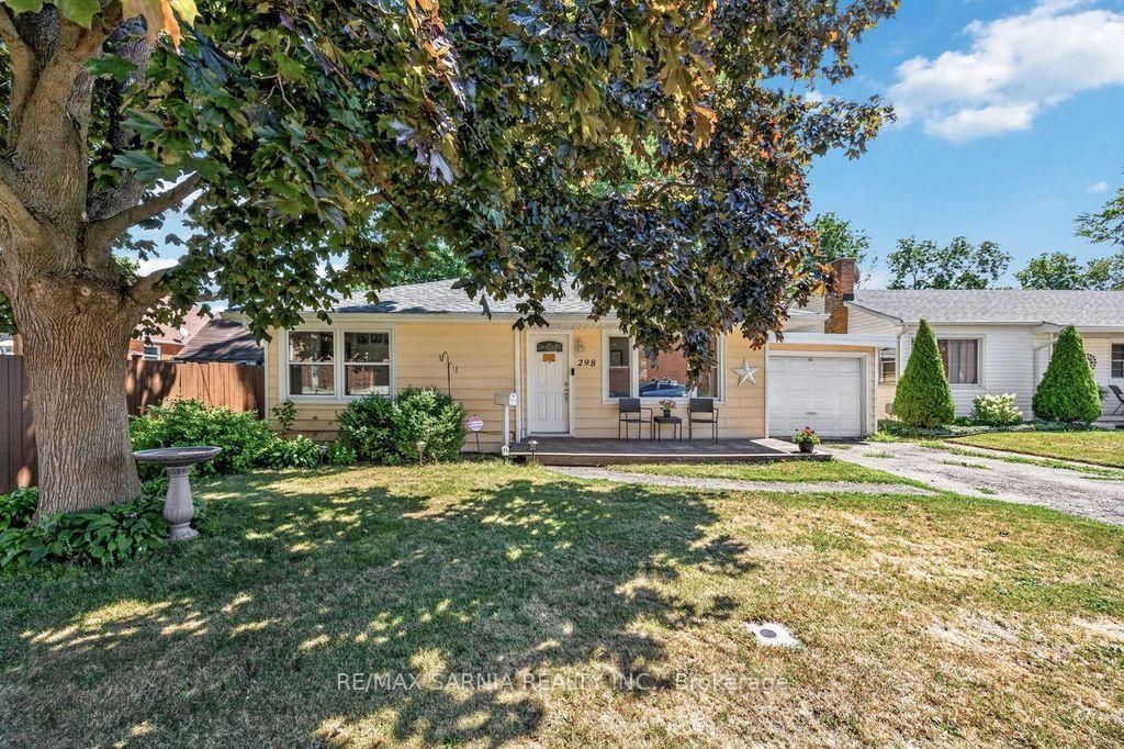 Photo 2 of 298 Lorne Avenue, Chatham-Kent, Wallaceburg — HOMEH