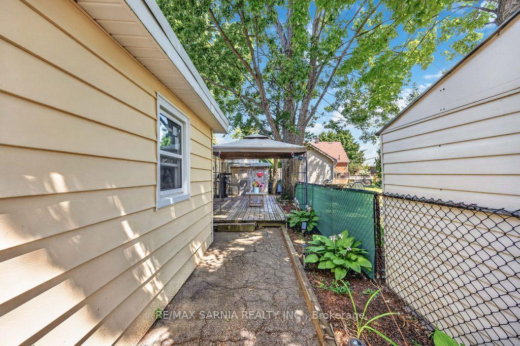 Photo 23 of 298 Lorne Avenue, Chatham-Kent, Wallaceburg — HOMEH