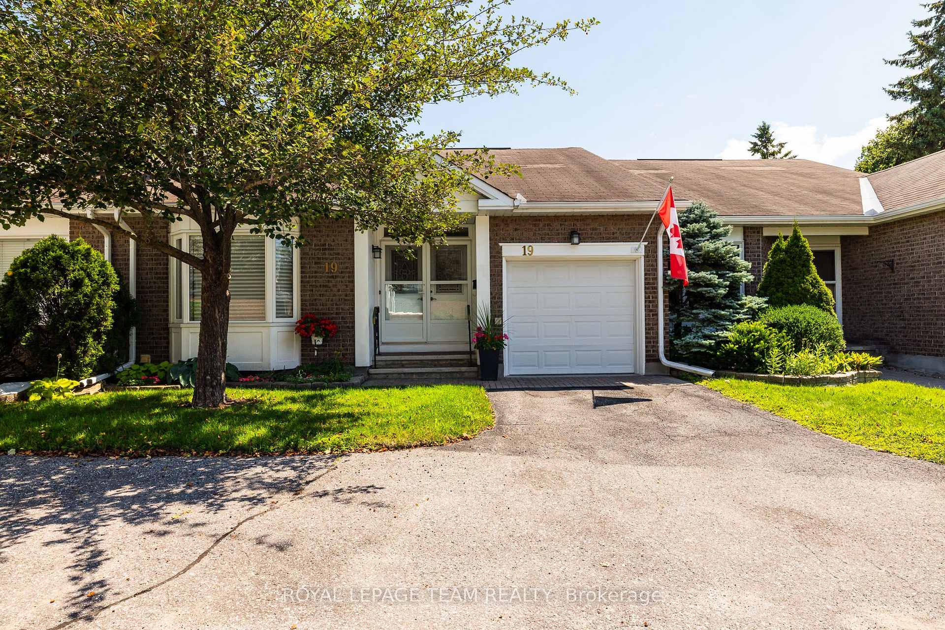 Photo 1 of 19 Pine Needles Court, Ottawa, Stittsville (Central) — HOMEH