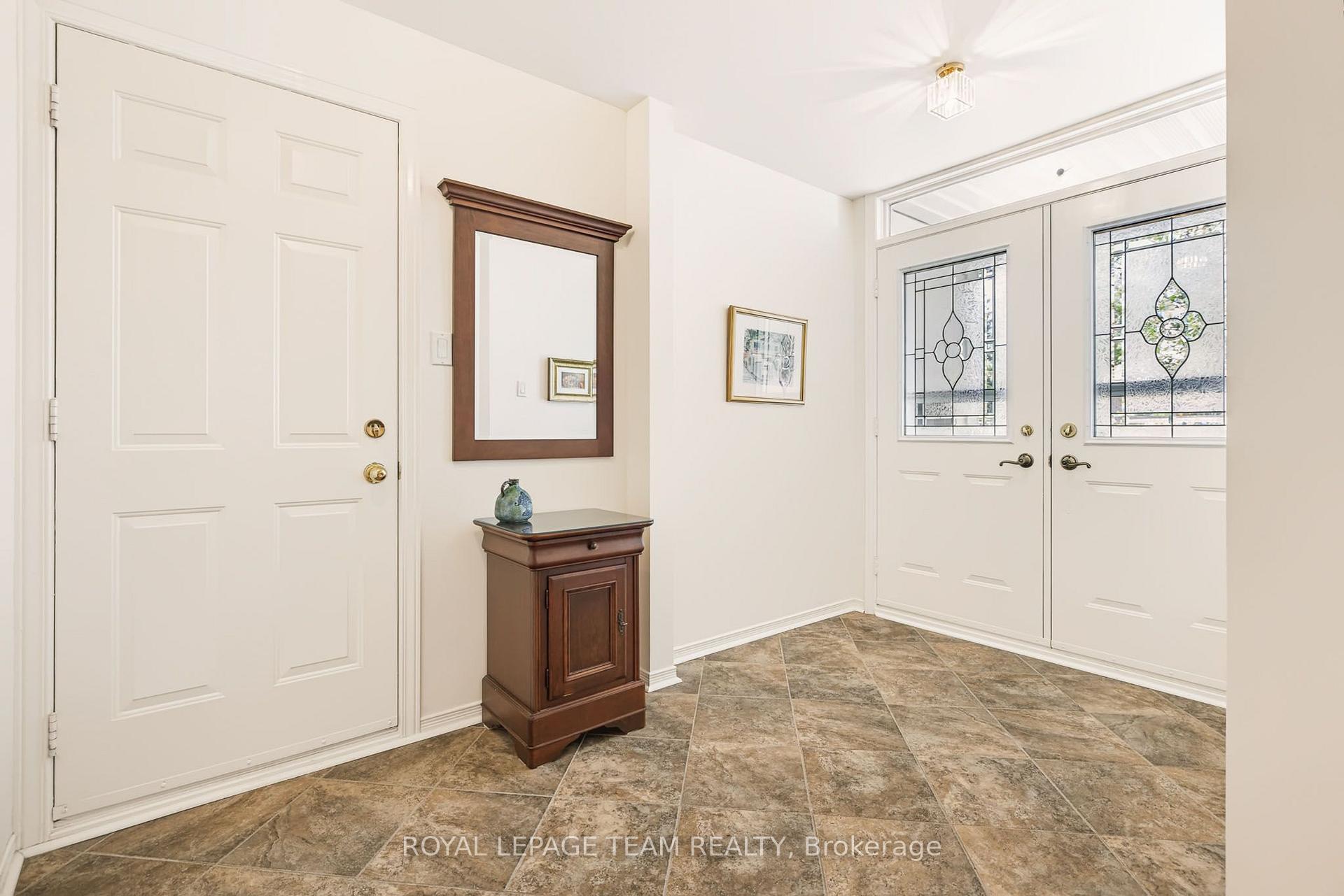 Photo 3 of 19 Pine Needles Court, Ottawa, Stittsville (Central) — HOMEH