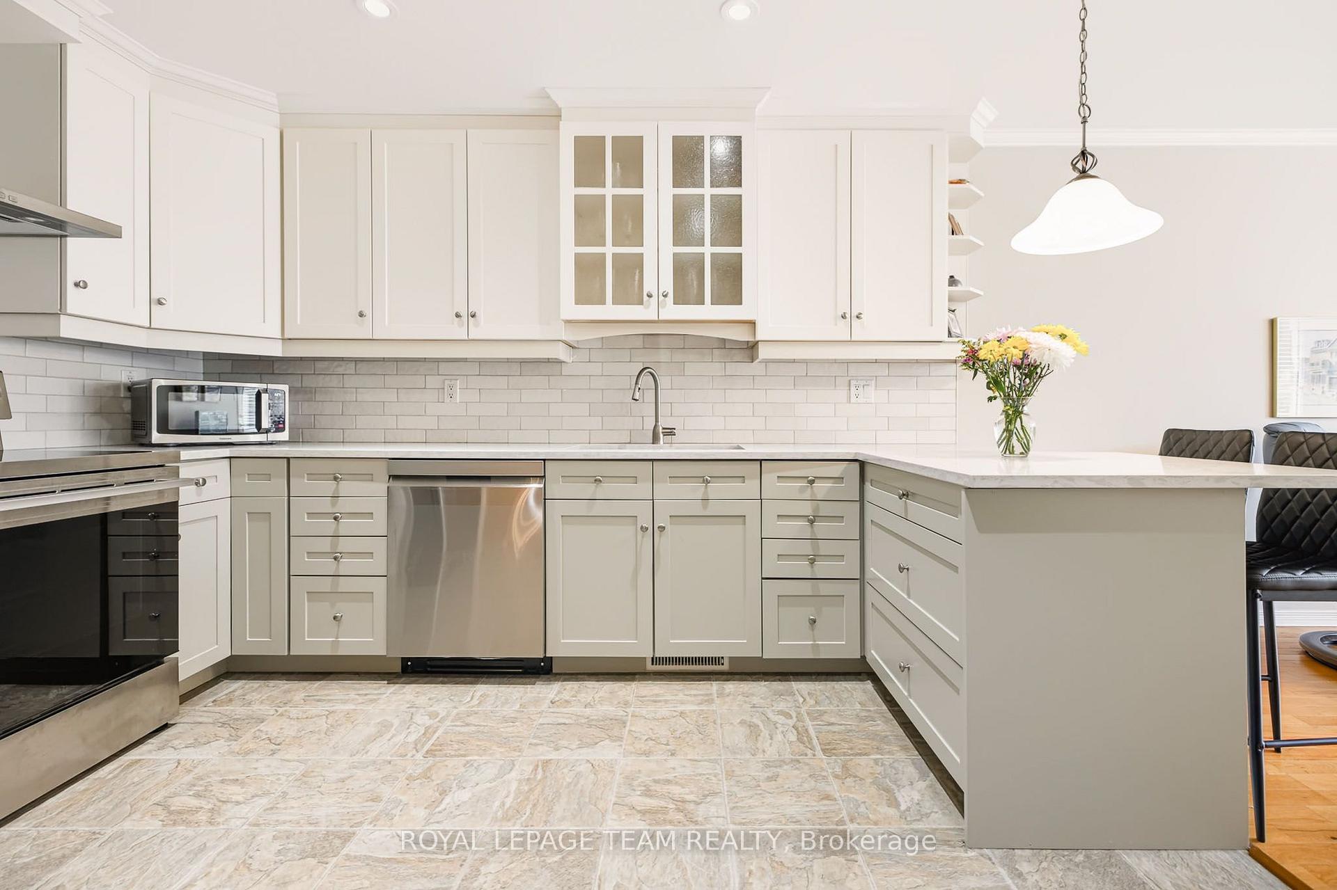 Photo 16 of 19 Pine Needles Court, Ottawa, Stittsville (Central) — HOMEH