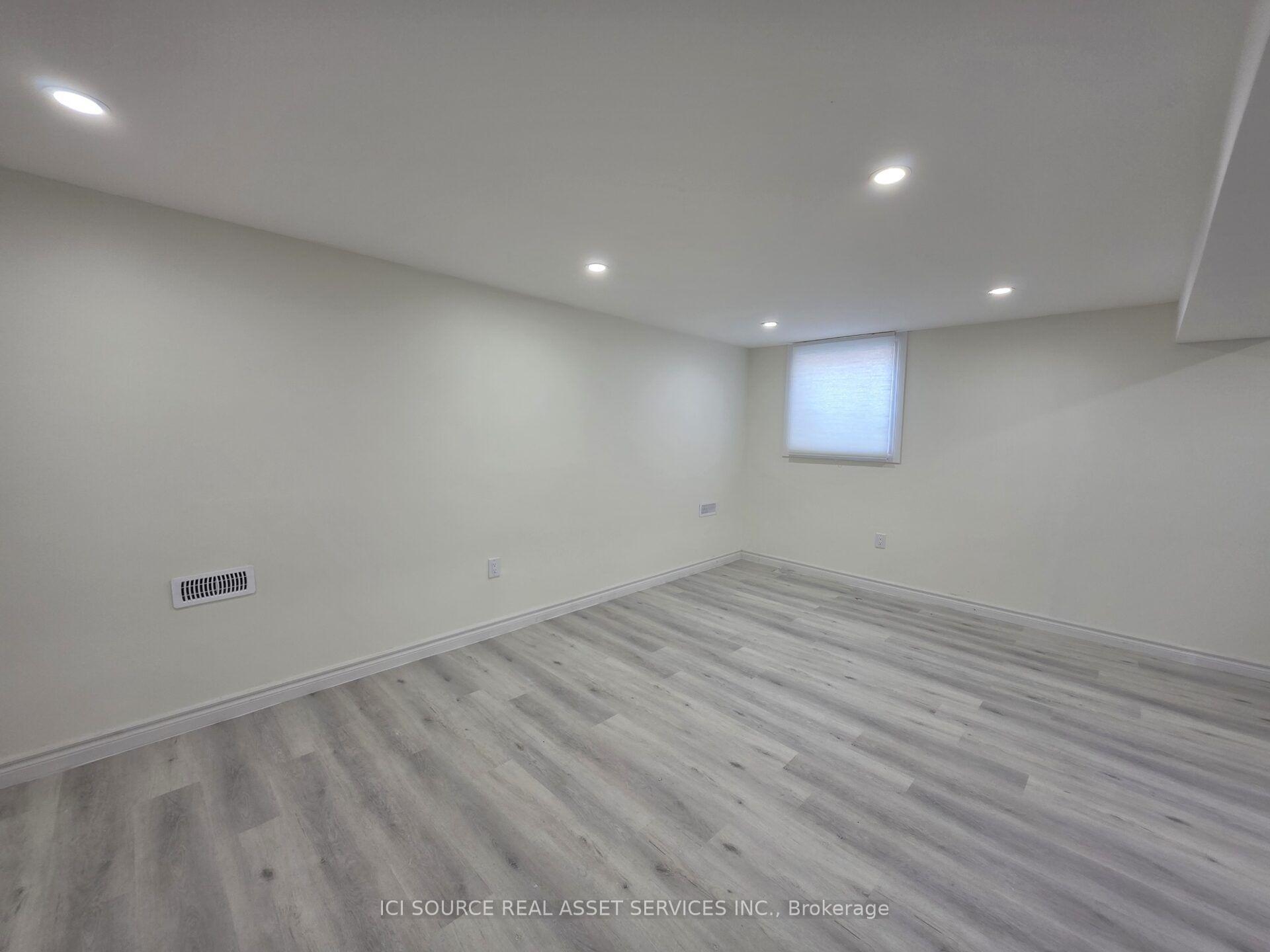 Photo 4 of Unit Basement, 1324 Odessa Crescent, Oakville, College Park — HOMEH