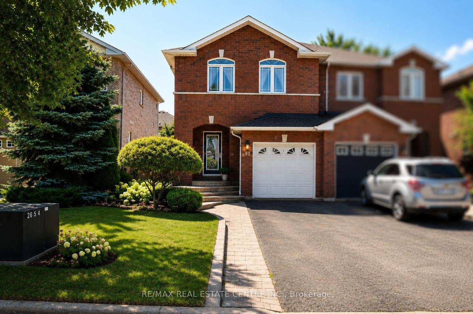 Photo 2 of 92 Blackthorn Drive, Vaughan, Maple — HOMEH