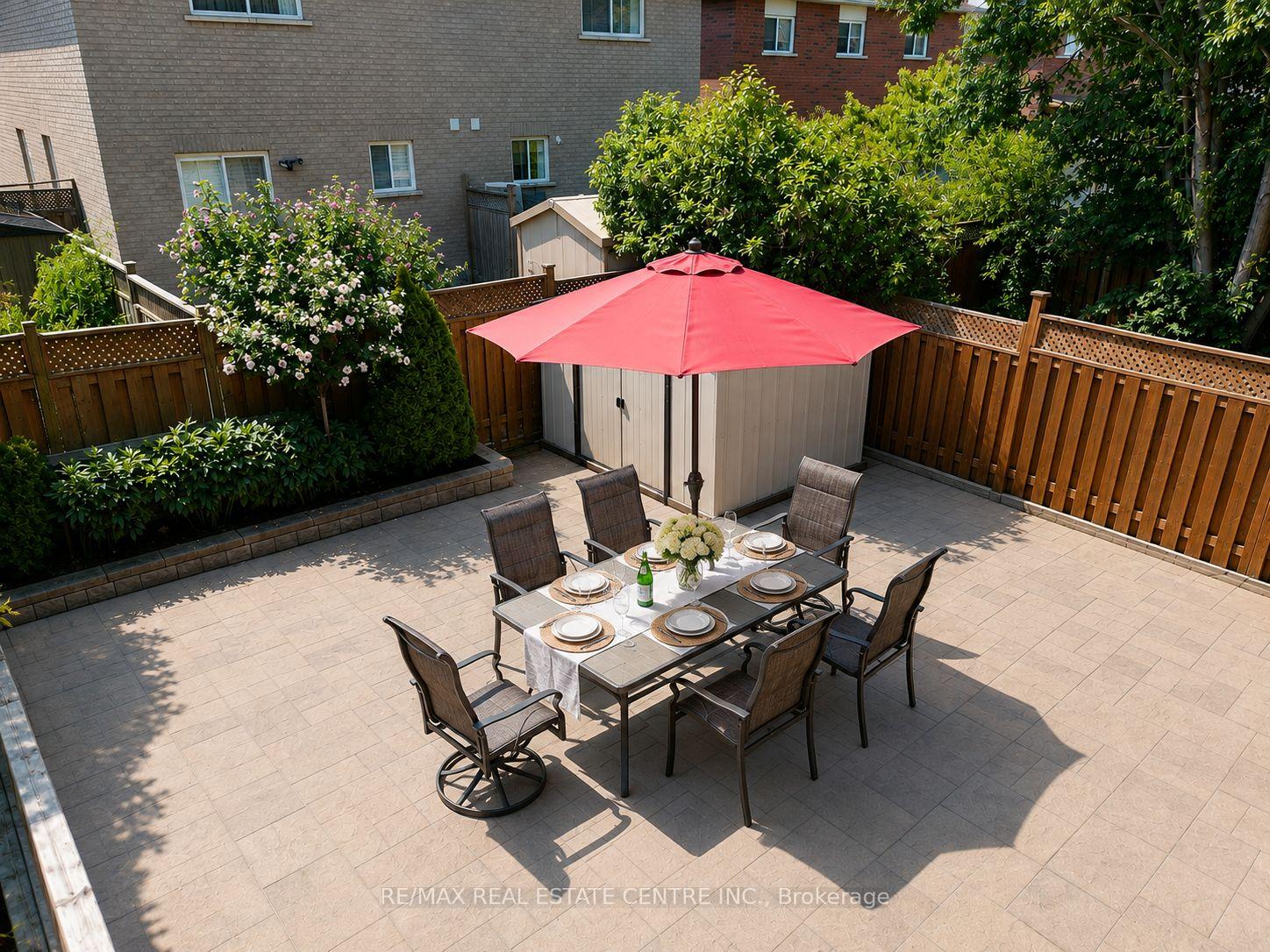 Photo 3 of 92 Blackthorn Drive, Vaughan, Maple — HOMEH