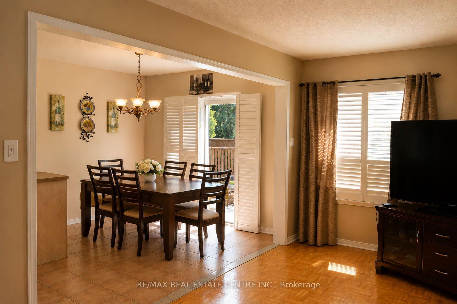 Photo 8 of 92 Blackthorn Drive, Vaughan, Maple — HOMEH