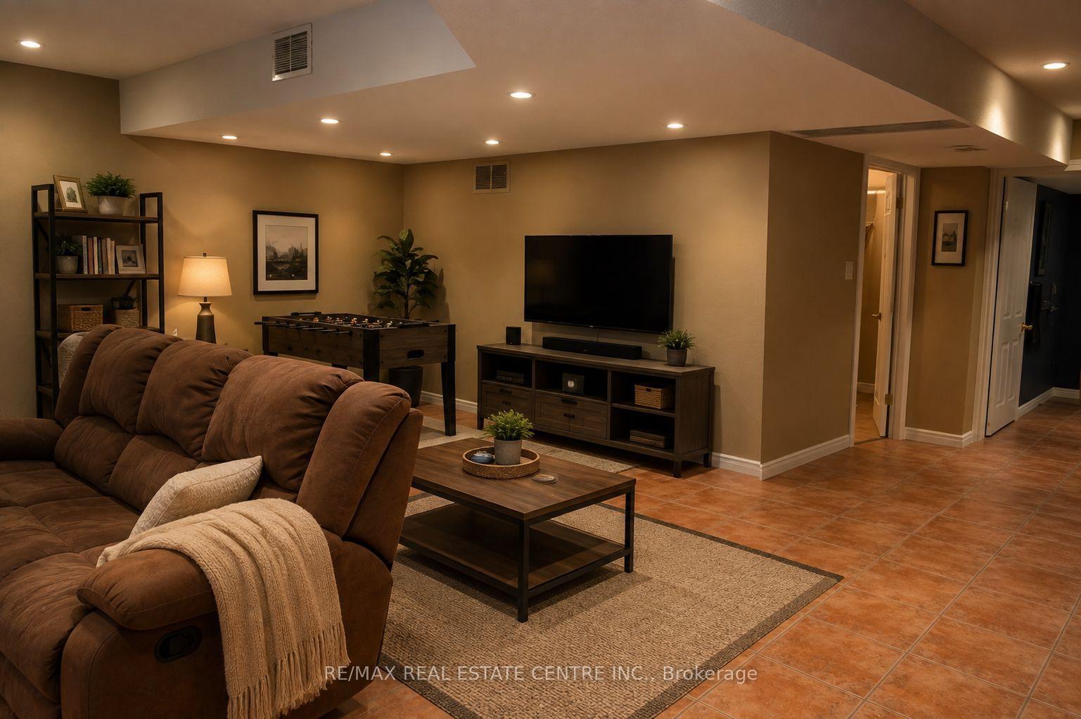 Photo 22 of 92 Blackthorn Drive, Vaughan, Maple — HOMEH