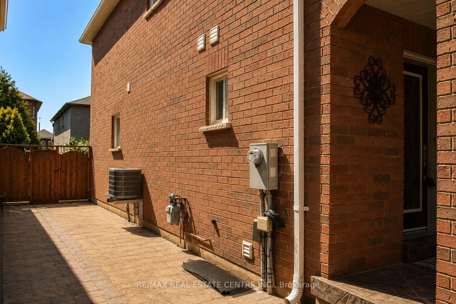 Photo 24 of 92 Blackthorn Drive, Vaughan, Maple — HOMEH