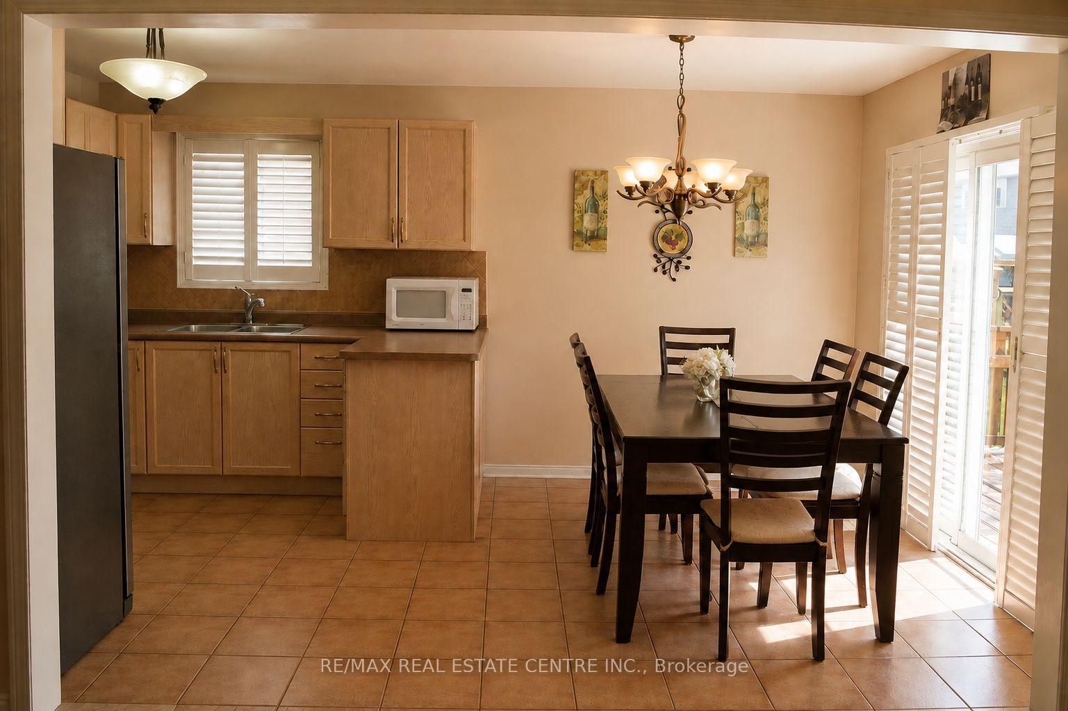 Photo 7 of 92 Blackthorn Drive, Vaughan, Maple — HOMEH