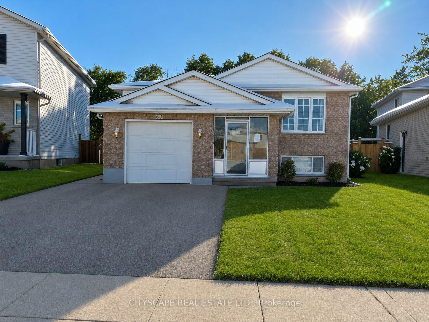 Photo 2 of 60 Castlewood Place, Cambridge, Christopher-Champlain — HOMEH