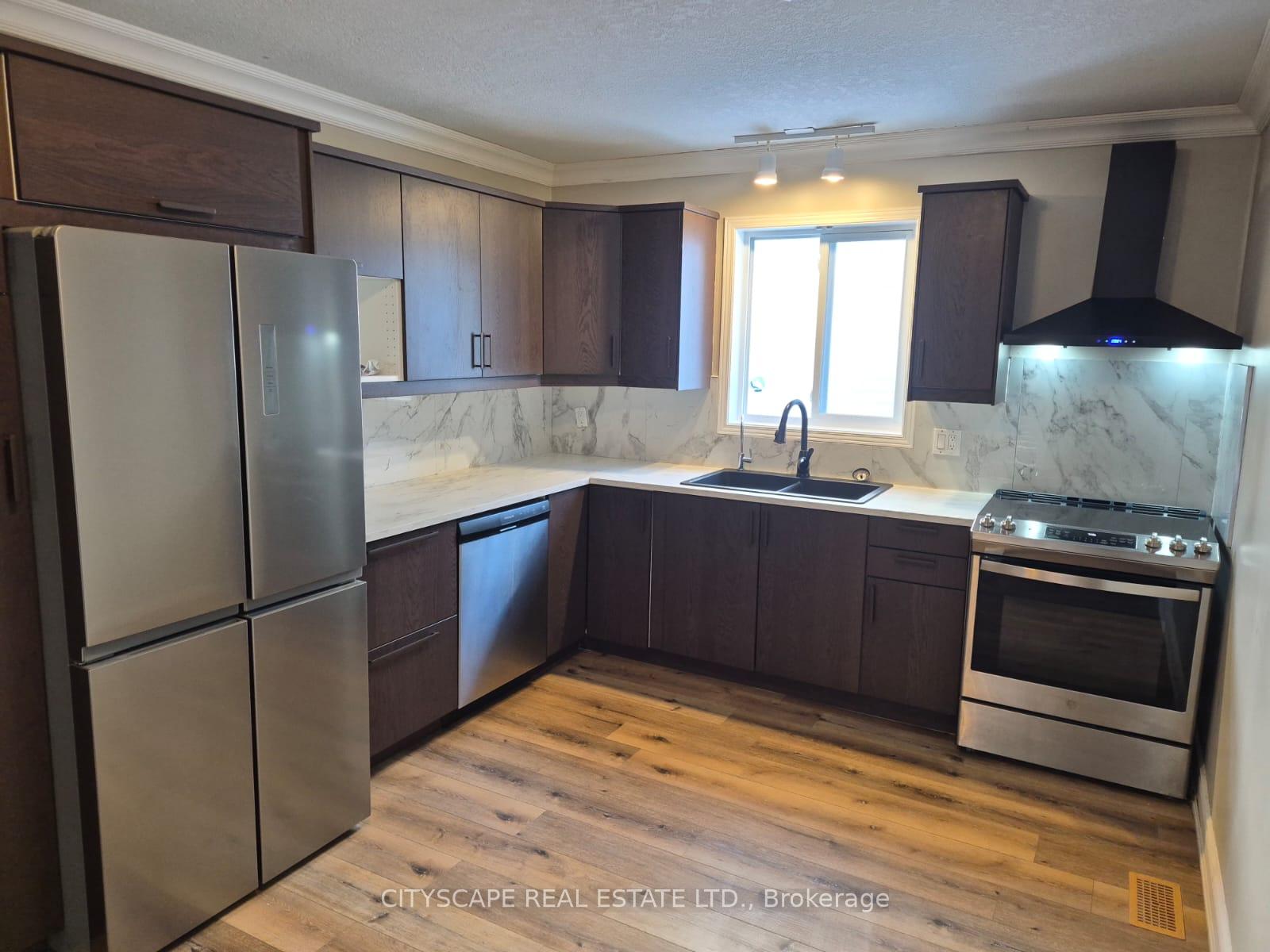Photo 4 of 60 Castlewood Place, Cambridge, Christopher-Champlain — HOMEH