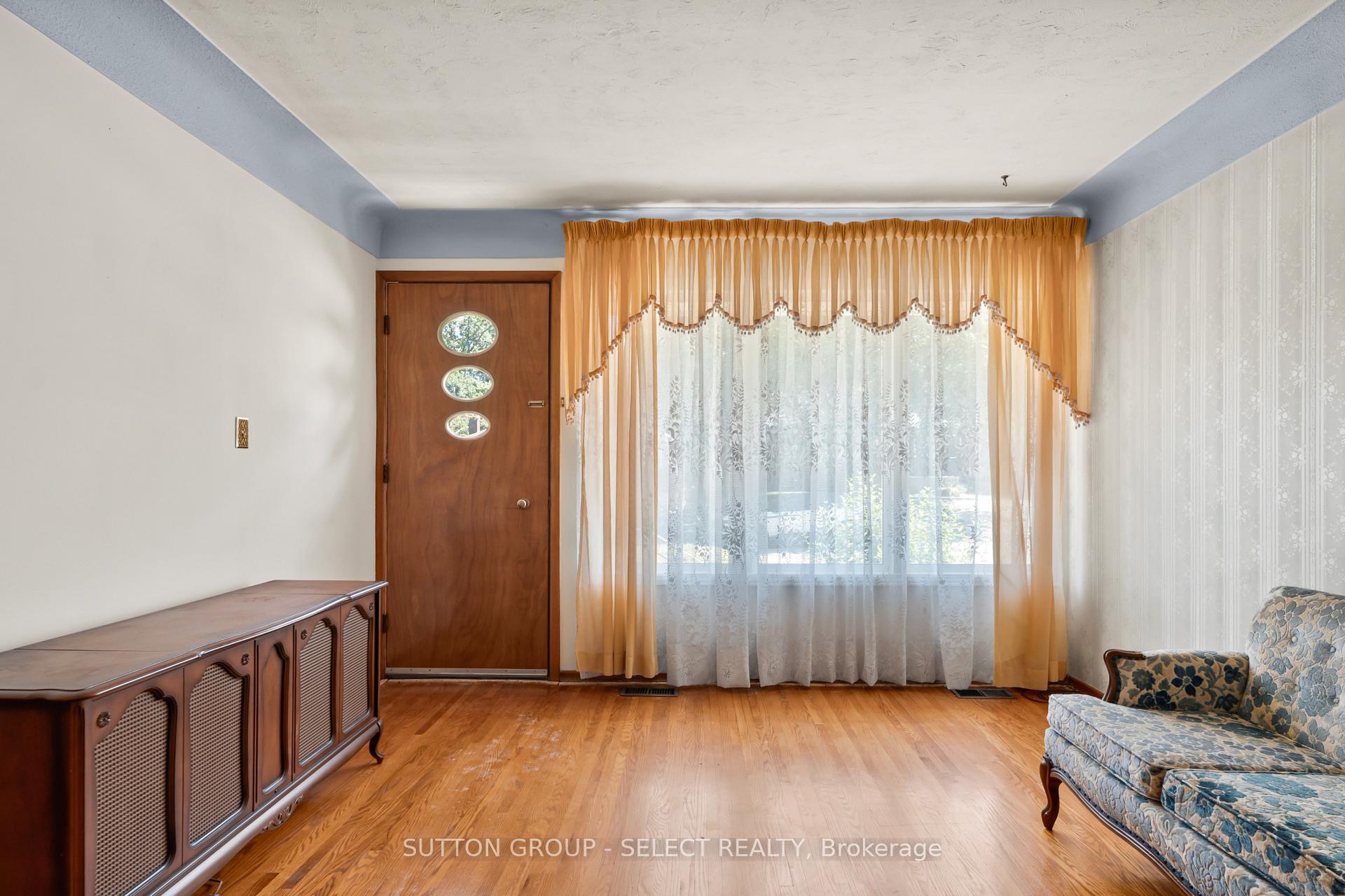 Photo 18 of 25 Gladstone Avenue, London, South I — HOMEH