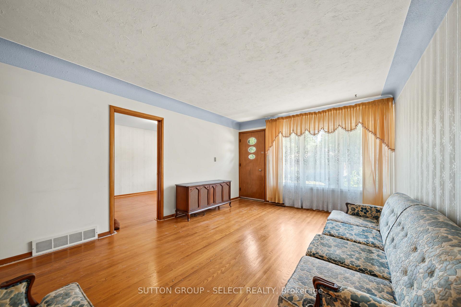 Photo 20 of 25 Gladstone Avenue, London, South I — HOMEH