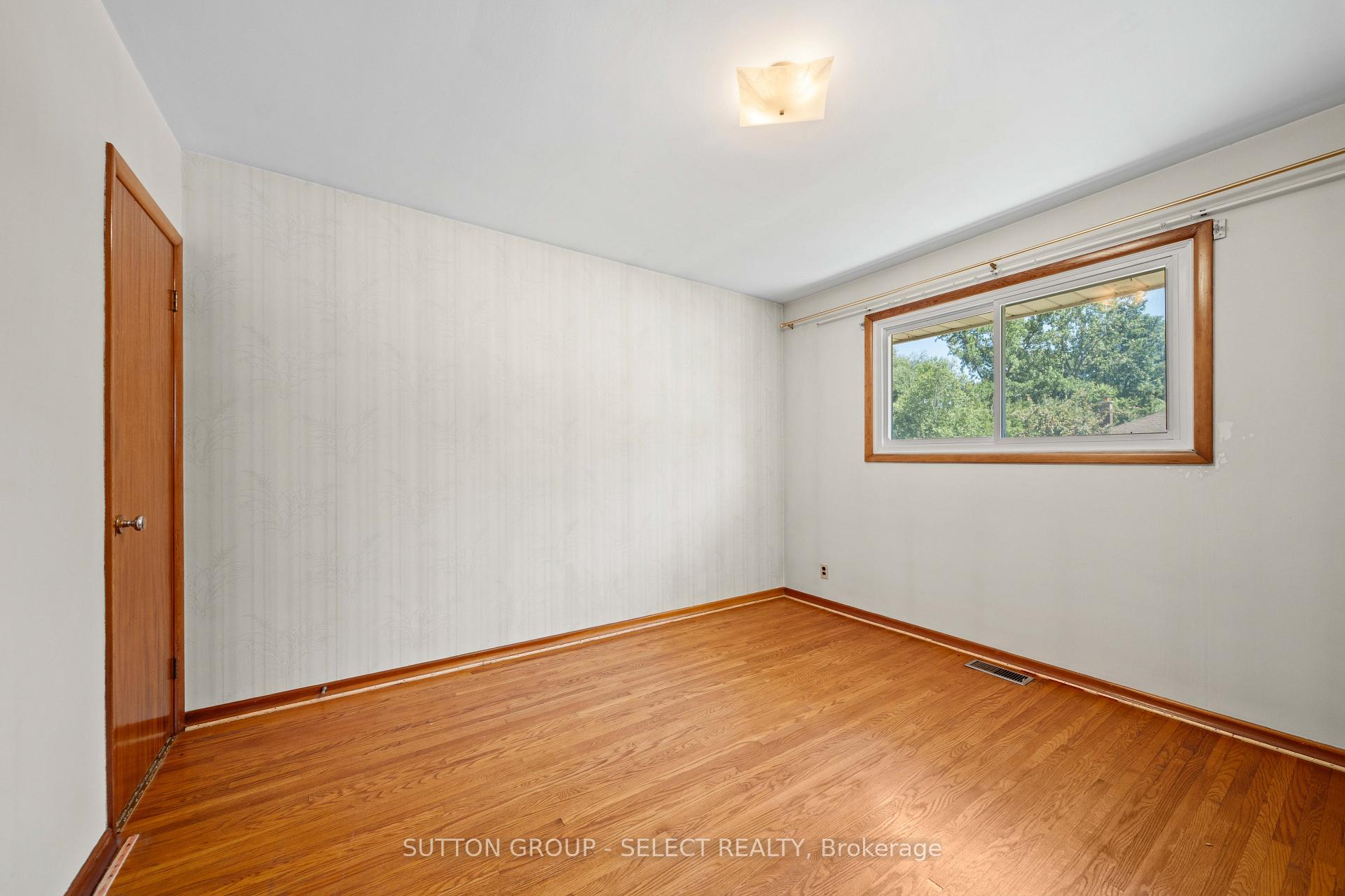 Photo 23 of 25 Gladstone Avenue, London, South I — HOMEH