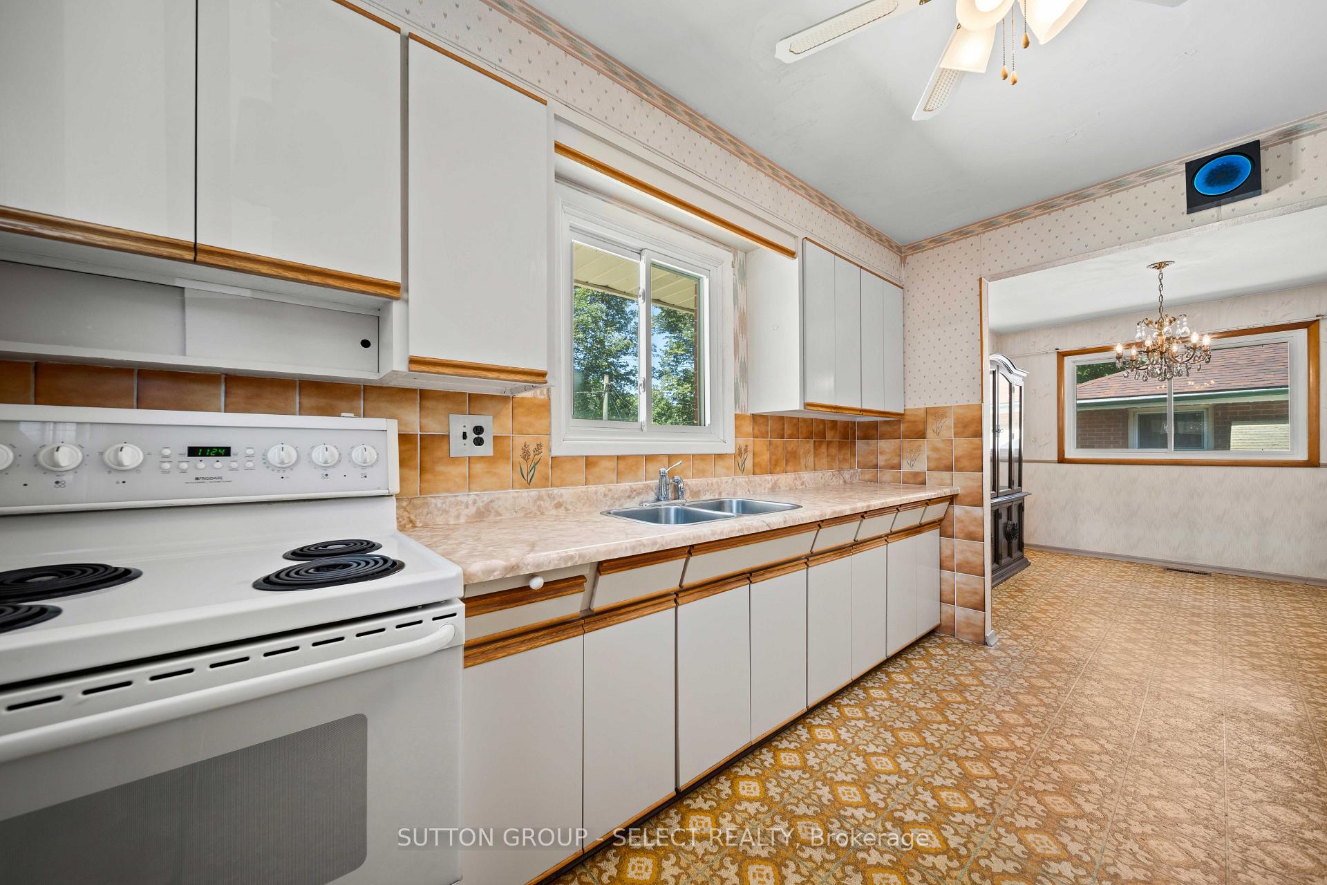 Photo 33 of 25 Gladstone Avenue, London, South I — HOMEH