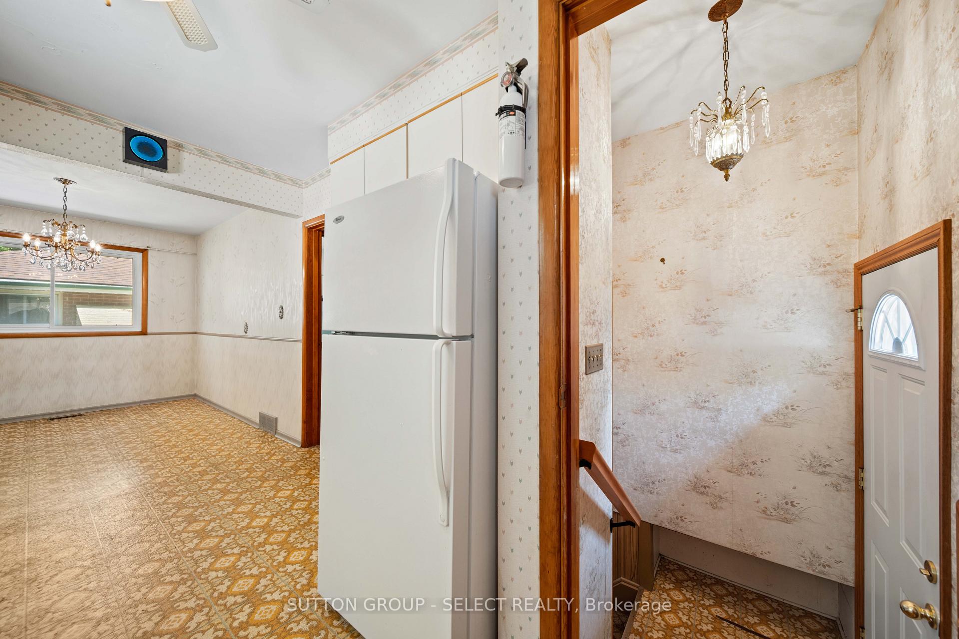 Photo 34 of 25 Gladstone Avenue, London, South I — HOMEH