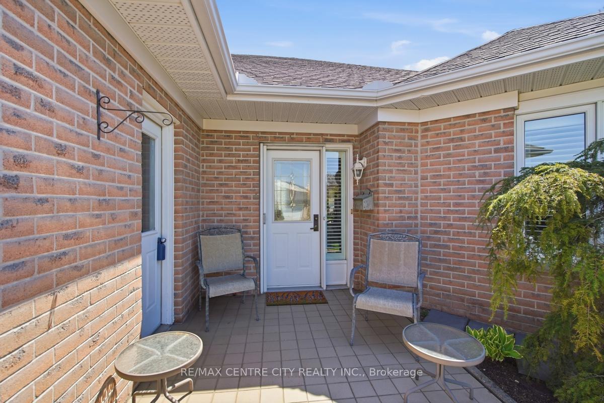 Photo 3 of 48 Ilderbrook Circle, Middlesex Centre, Ilderton — HOMEH