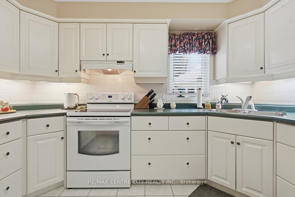 Photo 13 of 48 Ilderbrook Circle, Middlesex Centre, Ilderton — HOMEH