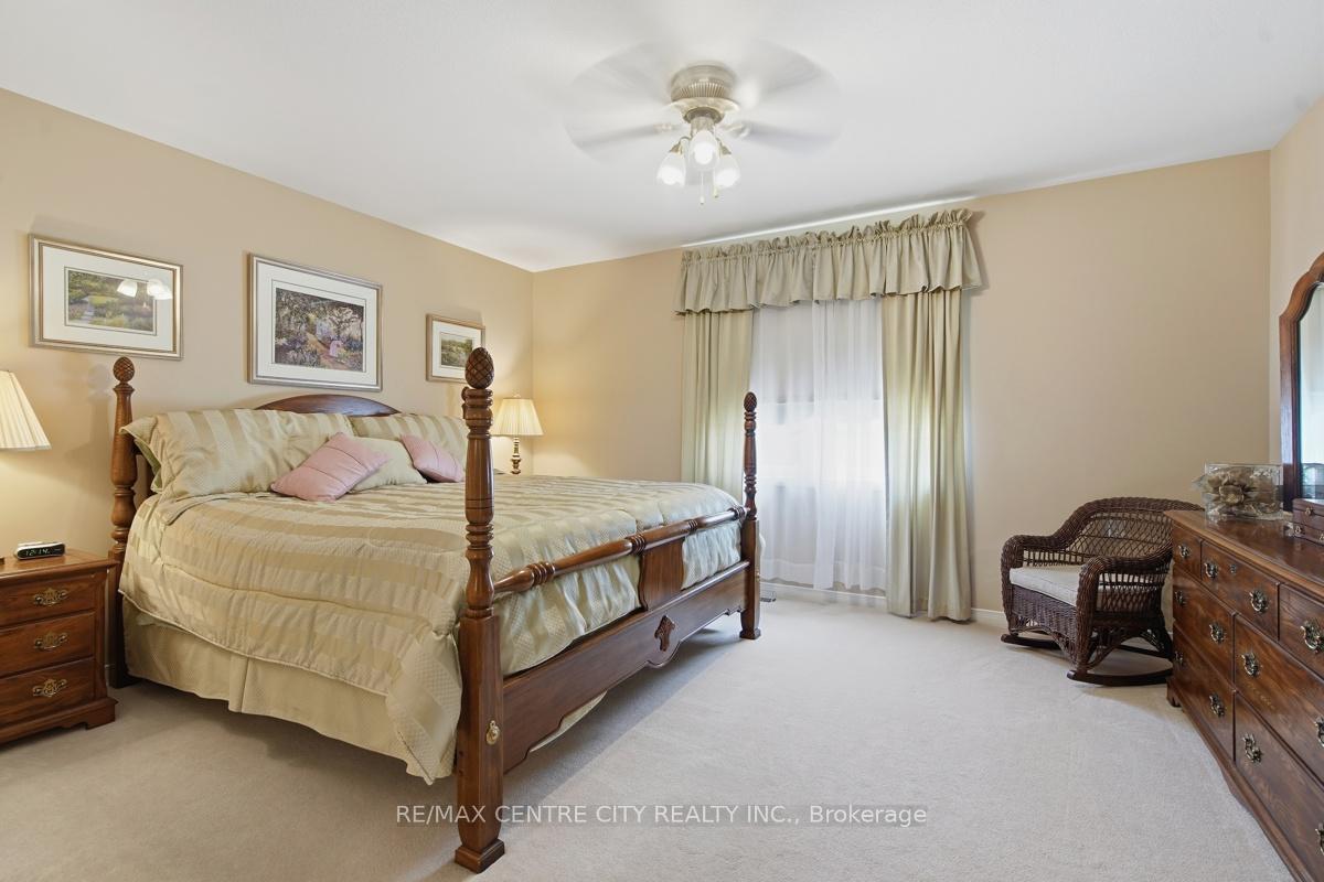 Photo 19 of 48 Ilderbrook Circle, Middlesex Centre, Ilderton — HOMEH