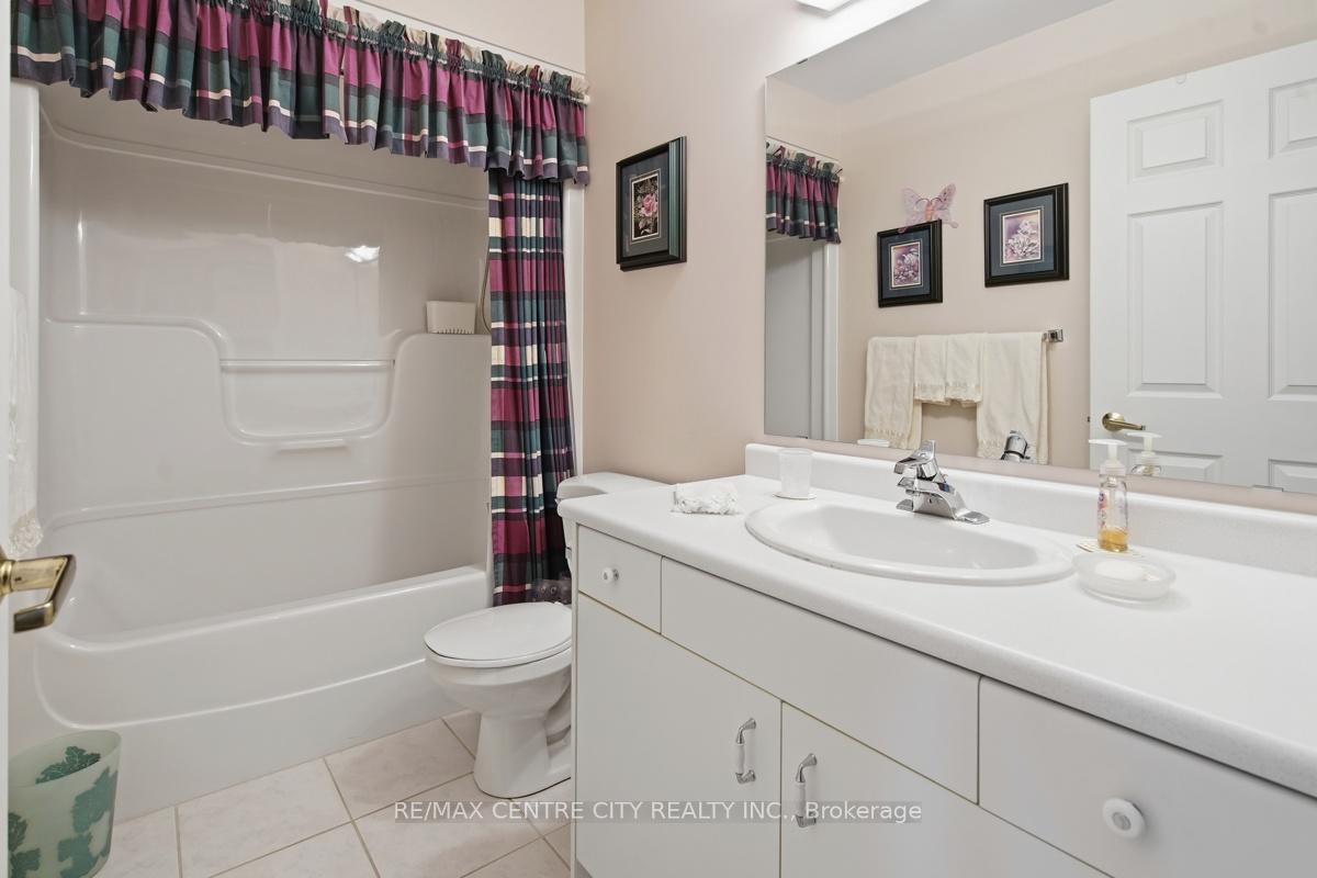Photo 24 of 48 Ilderbrook Circle, Middlesex Centre, Ilderton — HOMEH