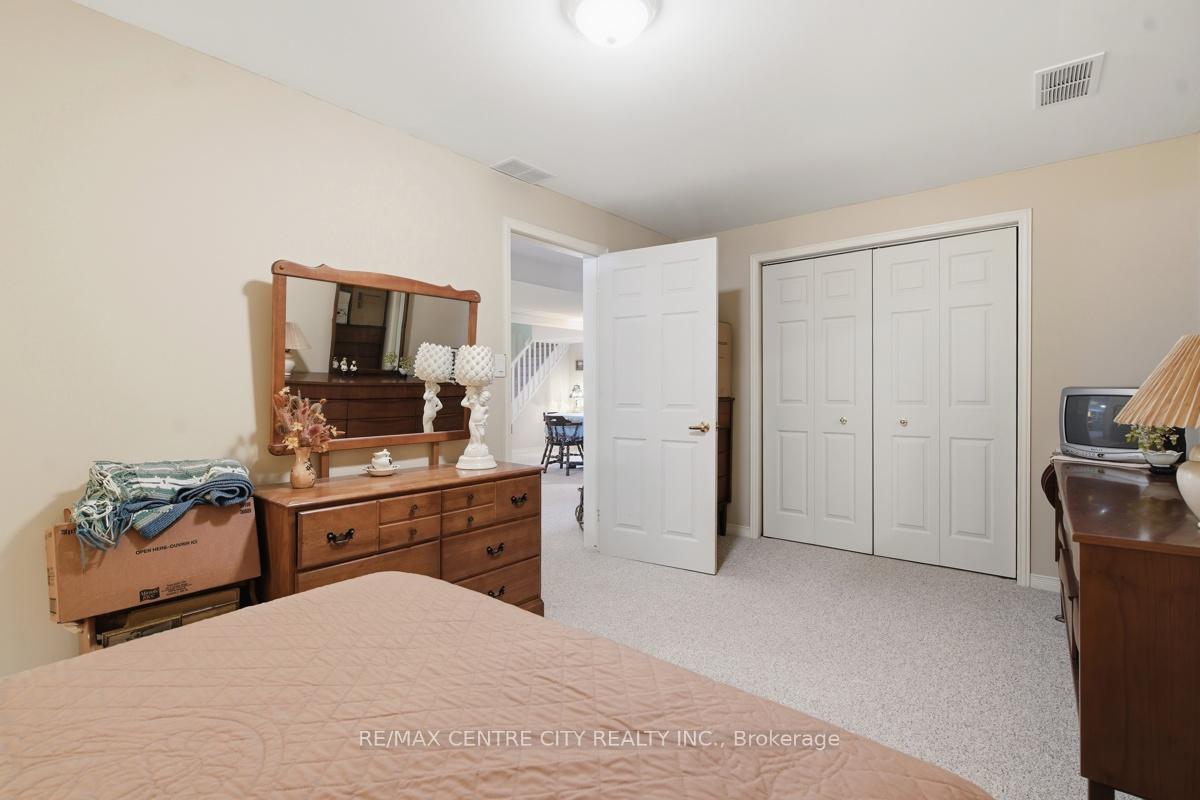 Photo 30 of 48 Ilderbrook Circle, Middlesex Centre, Ilderton — HOMEH