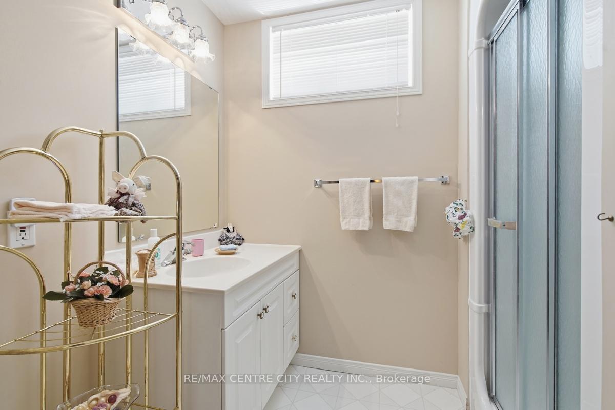 Photo 32 of 48 Ilderbrook Circle, Middlesex Centre, Ilderton — HOMEH