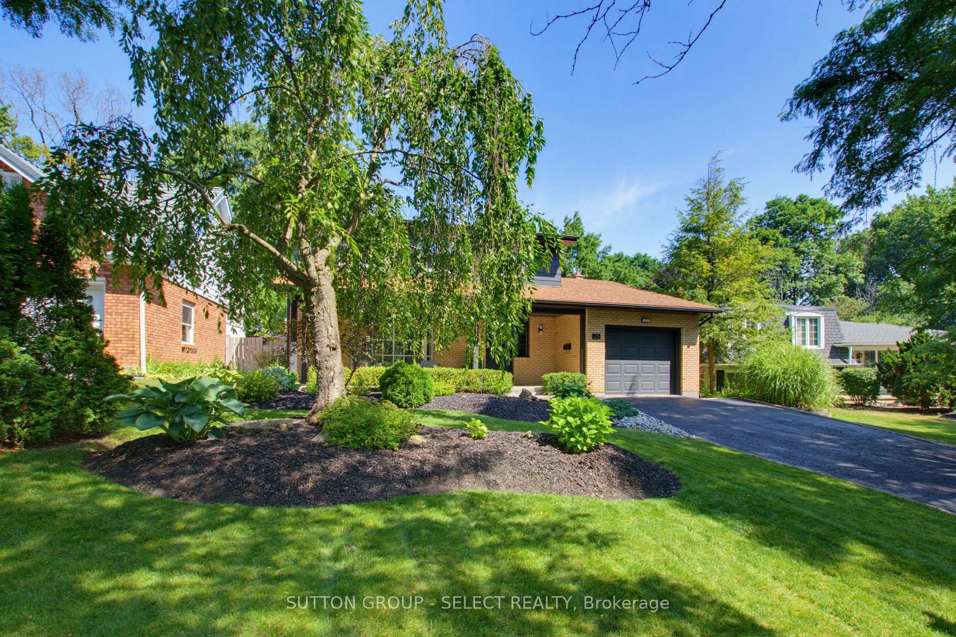 Photo 4 of 25 Havenridge Crescent, London, North P — HOMEH