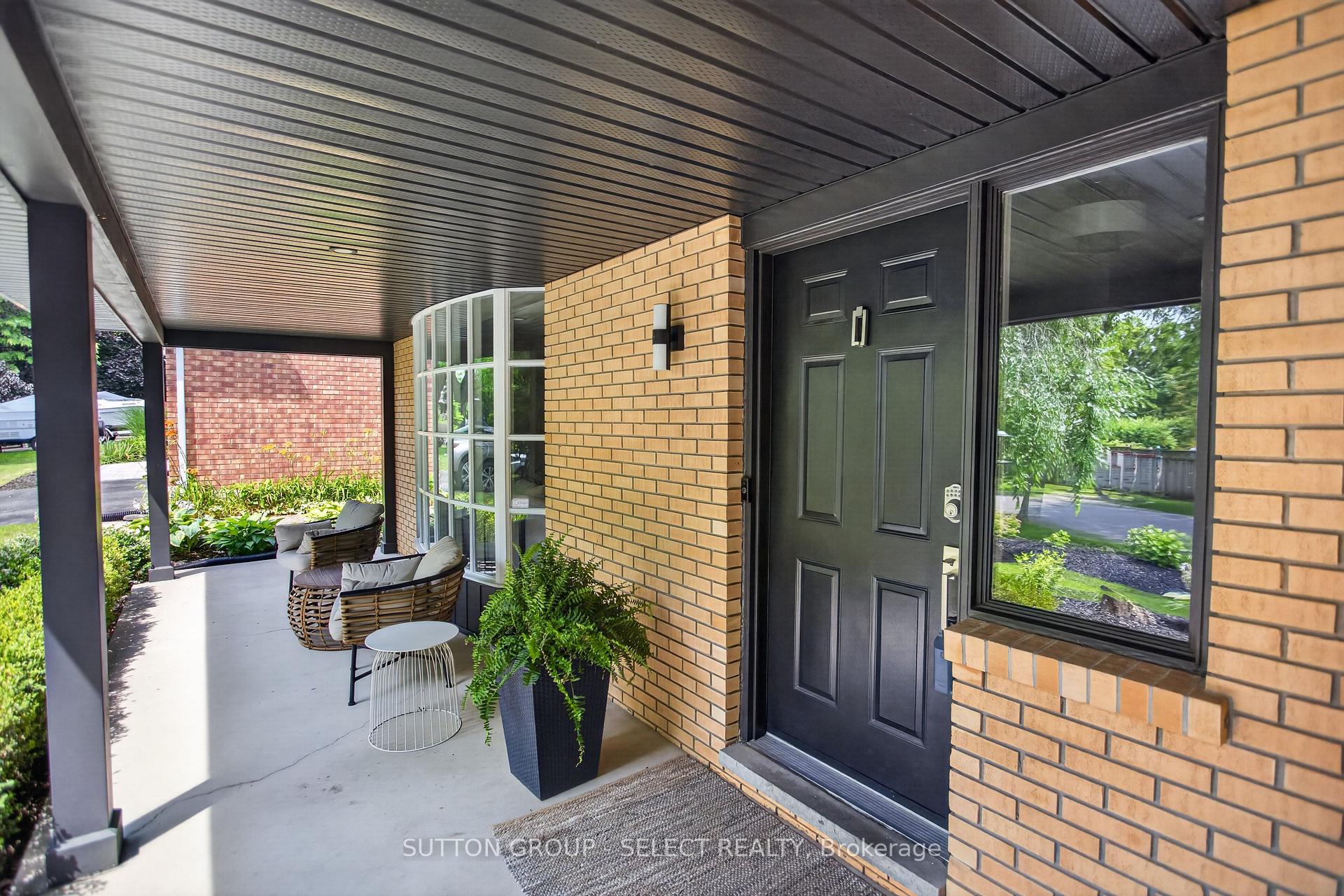 Photo 7 of 25 Havenridge Crescent, London, North P — HOMEH