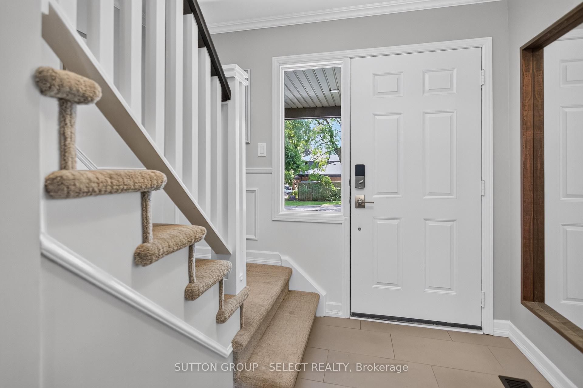 Photo 8 of 25 Havenridge Crescent, London, North P — HOMEH