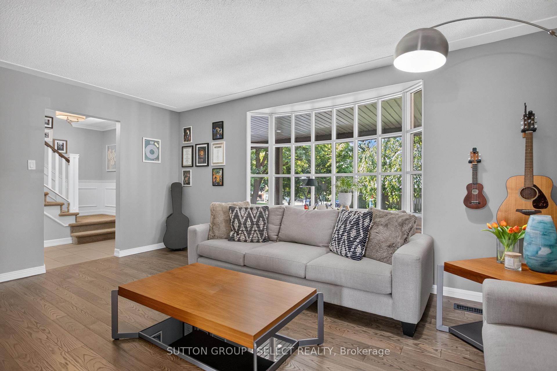Photo 11 of 25 Havenridge Crescent, London, North P — HOMEH