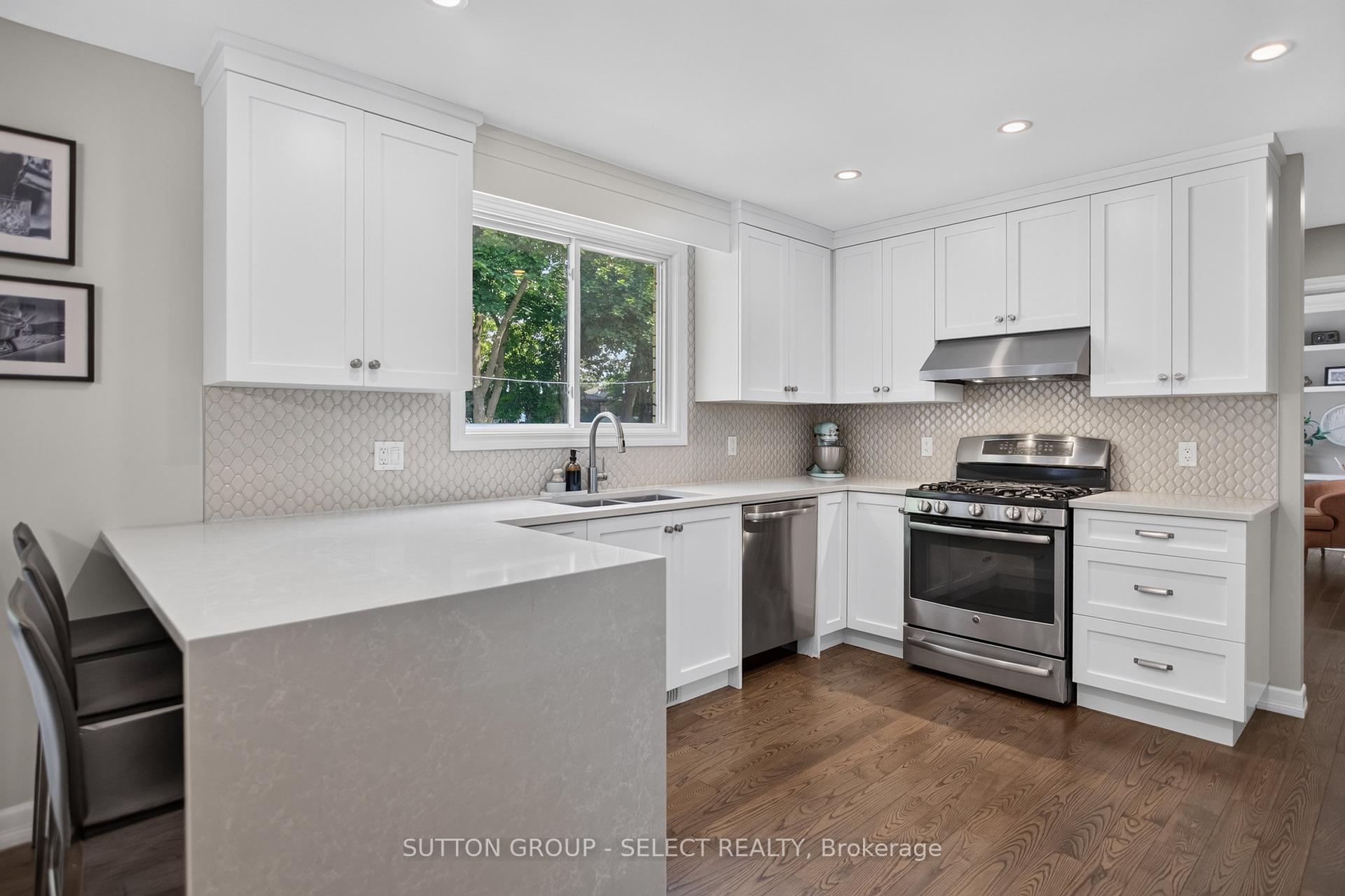 Photo 13 of 25 Havenridge Crescent, London, North P — HOMEH