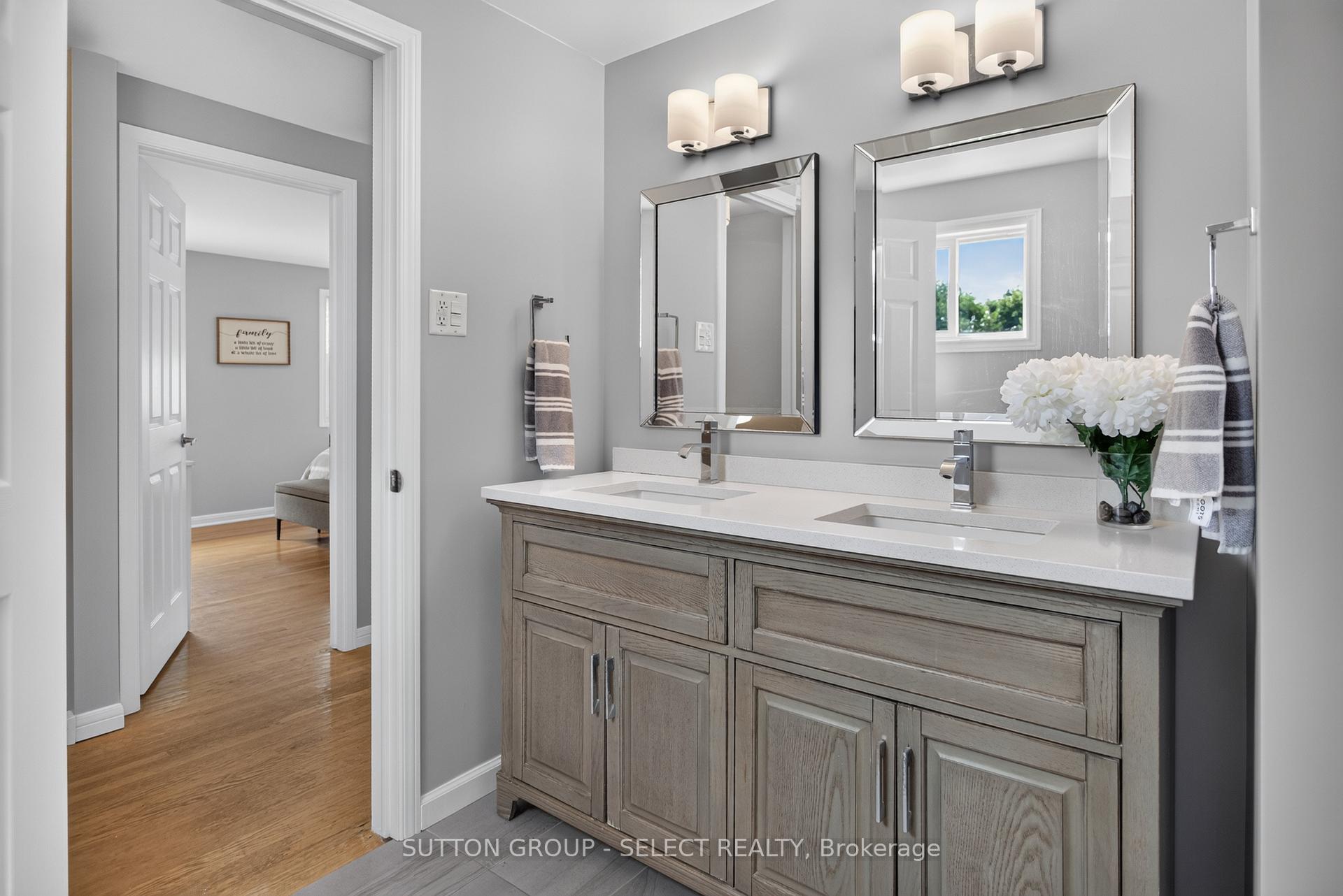 Photo 22 of 25 Havenridge Crescent, London, North P — HOMEH