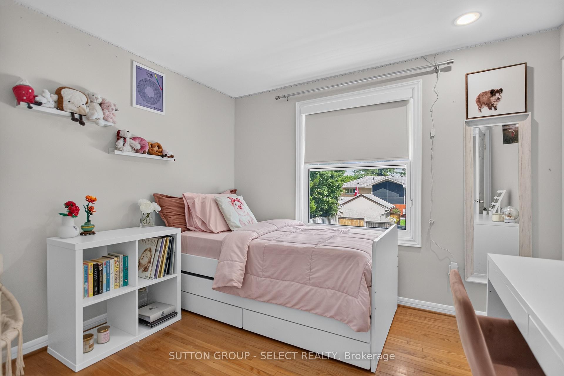 Photo 23 of 25 Havenridge Crescent, London, North P — HOMEH