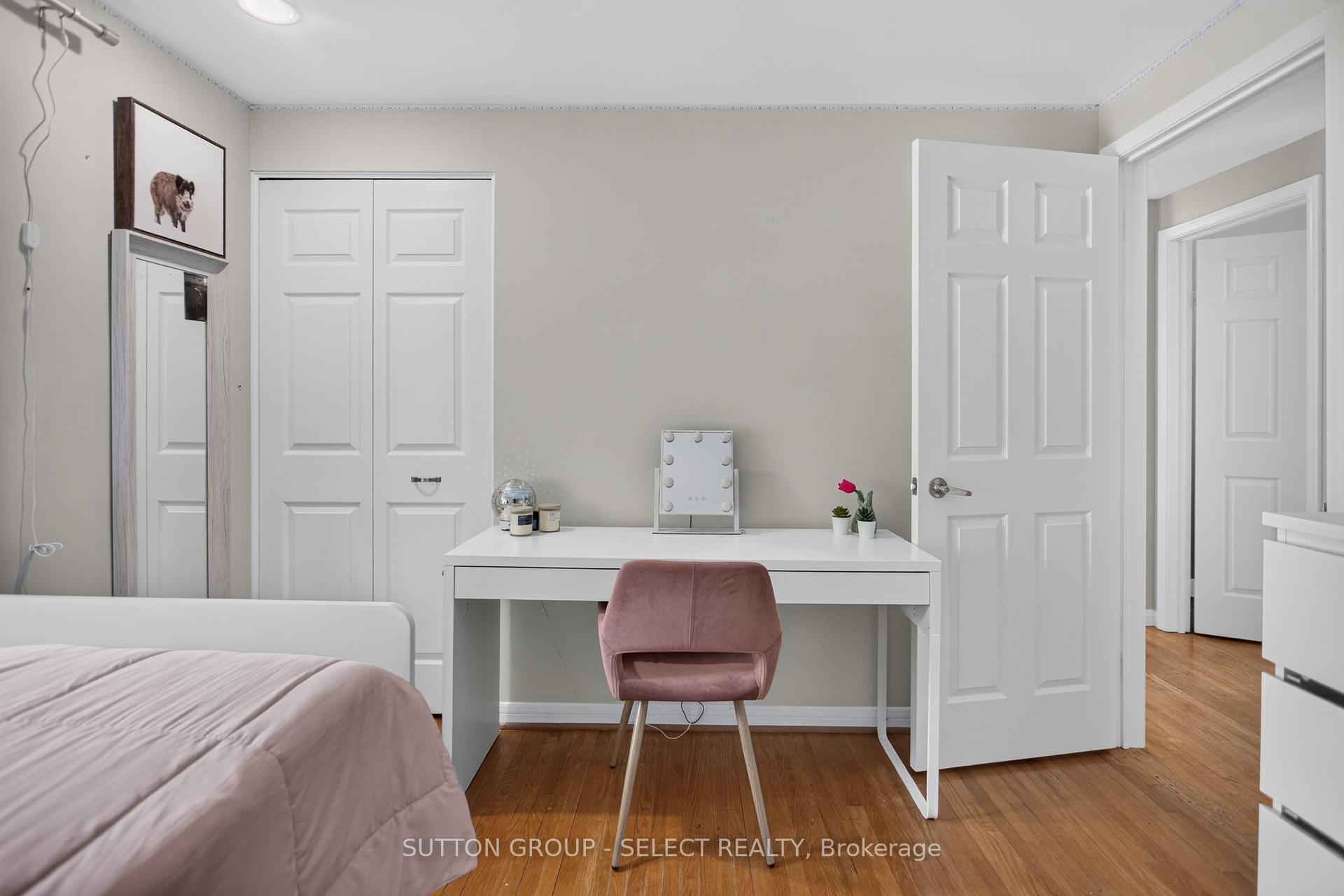 Photo 24 of 25 Havenridge Crescent, London, North P — HOMEH