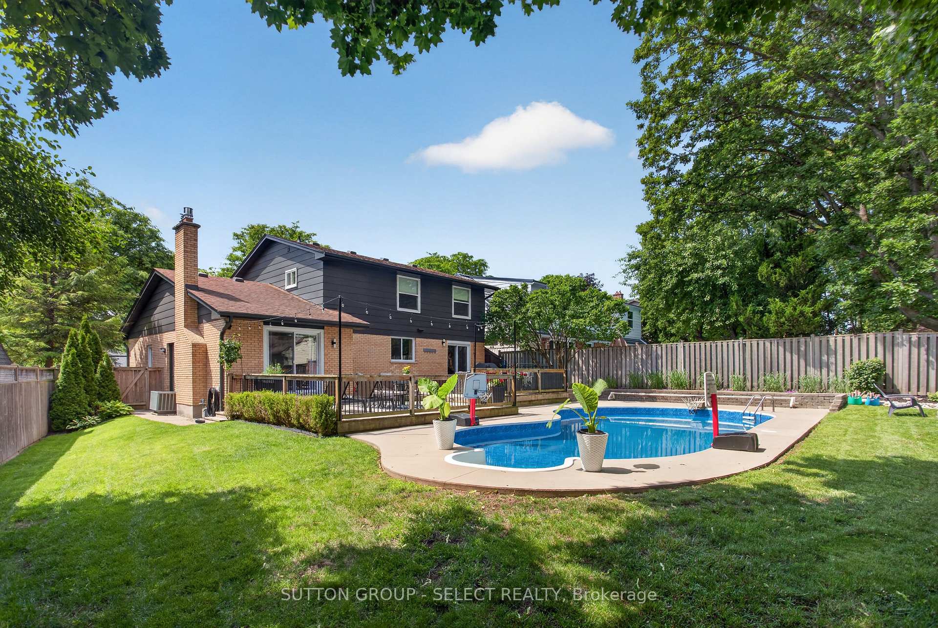 Photo 39 of 25 Havenridge Crescent, London, North P — HOMEH